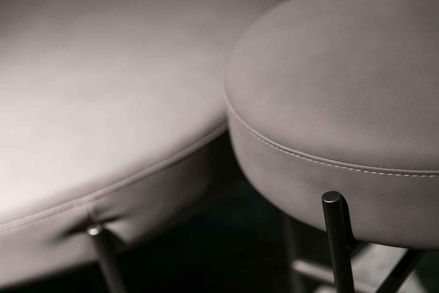 Luxury Leather Round Metal VD3-2071-1 Round Stool