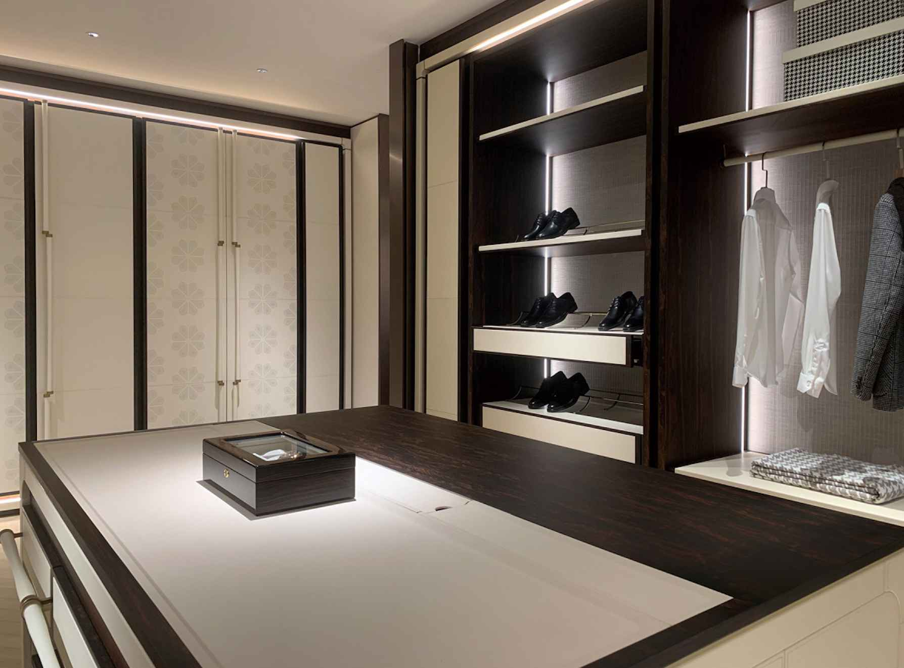 WINNER-SPACE- Men's locker room