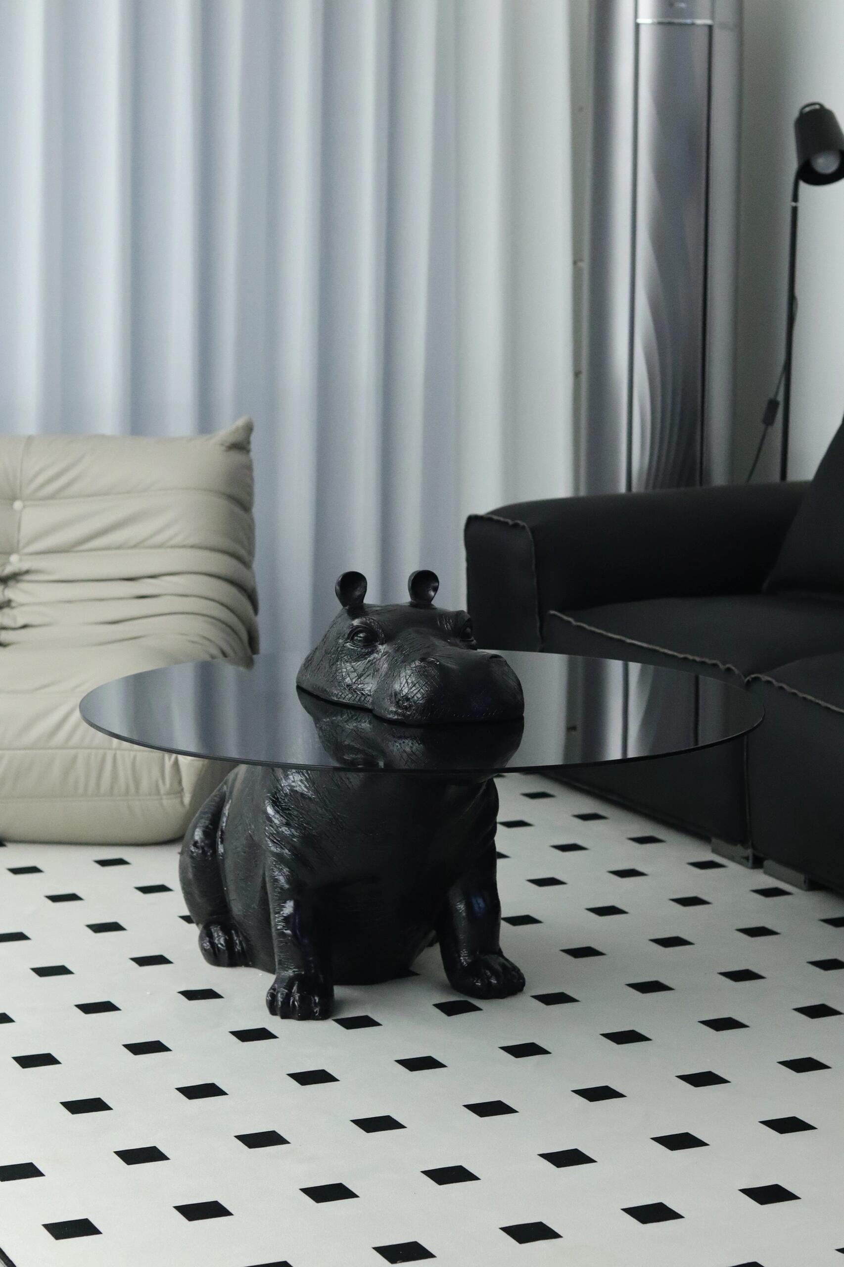 Hippo Couchtisch: Eine Fusion aus dynamischer Skulptur und moderner Wohnkunst