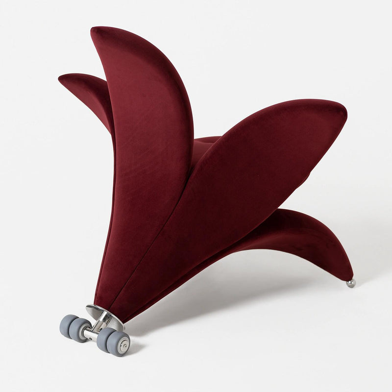 Getsuen Armchair: Delicacy of a Blossoming Lily in Seating