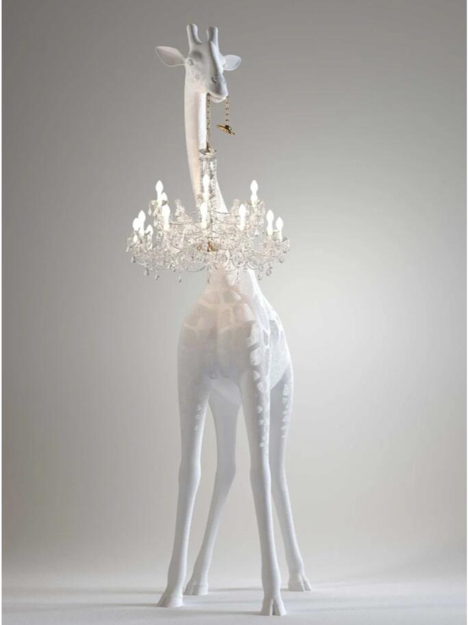 Innovative Artistry: Giraffe in Love Combines Classic Lighting with Modern Design