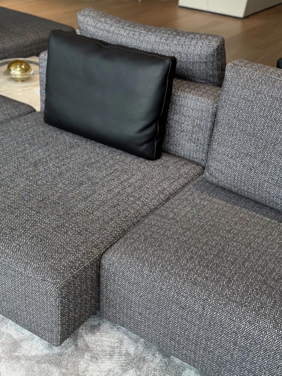 Minimalistische Ästhetik: Multifunktionales modulares Design des Tofu Block Sofas