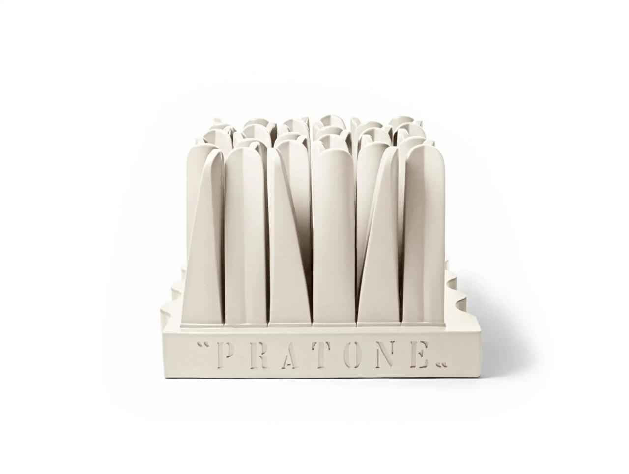 Fun with Postures: Pratone Grass Stem Sofa