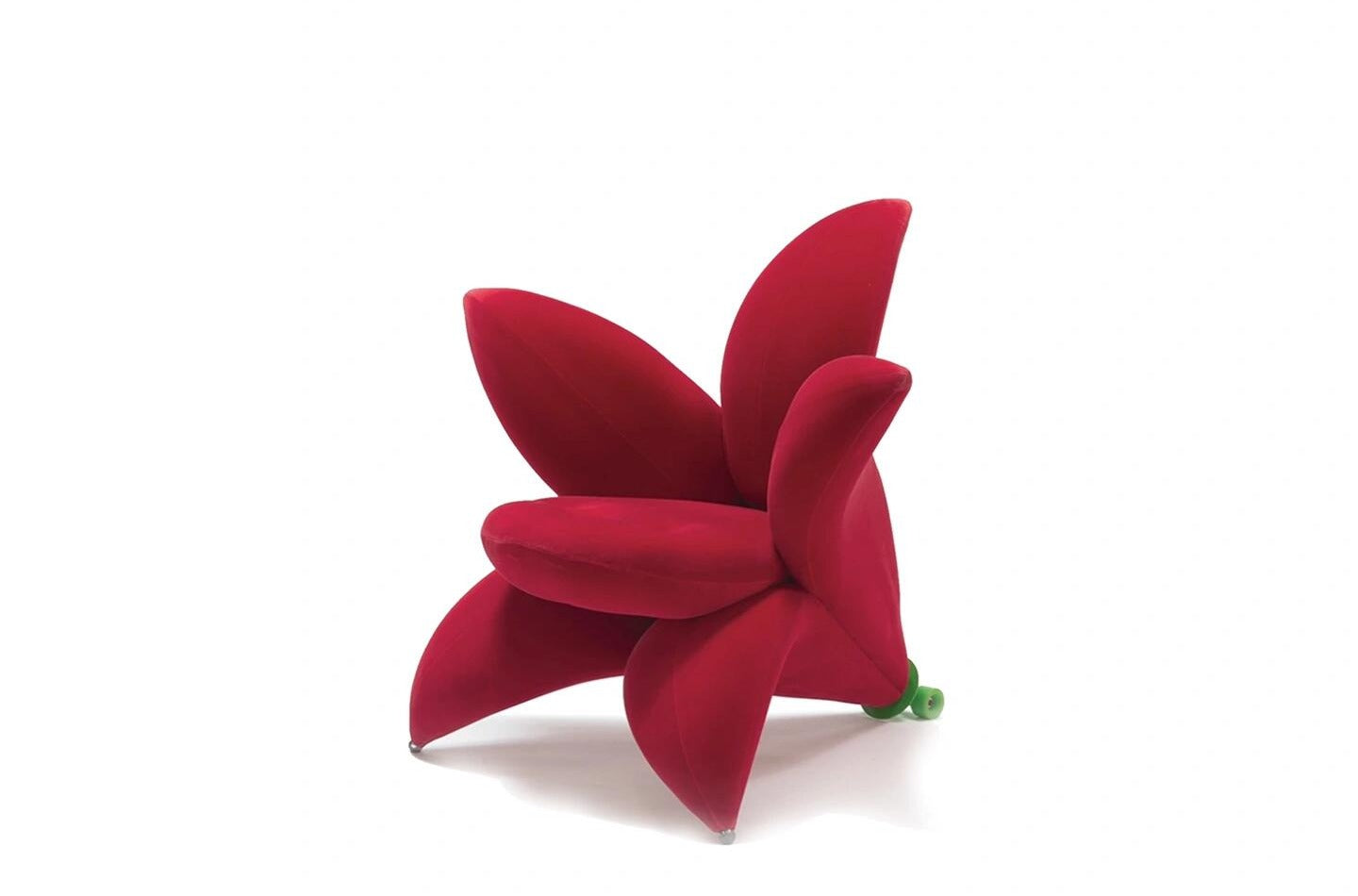 Getsuen Armchair: Delicacy of a Blossoming Lily in Seating