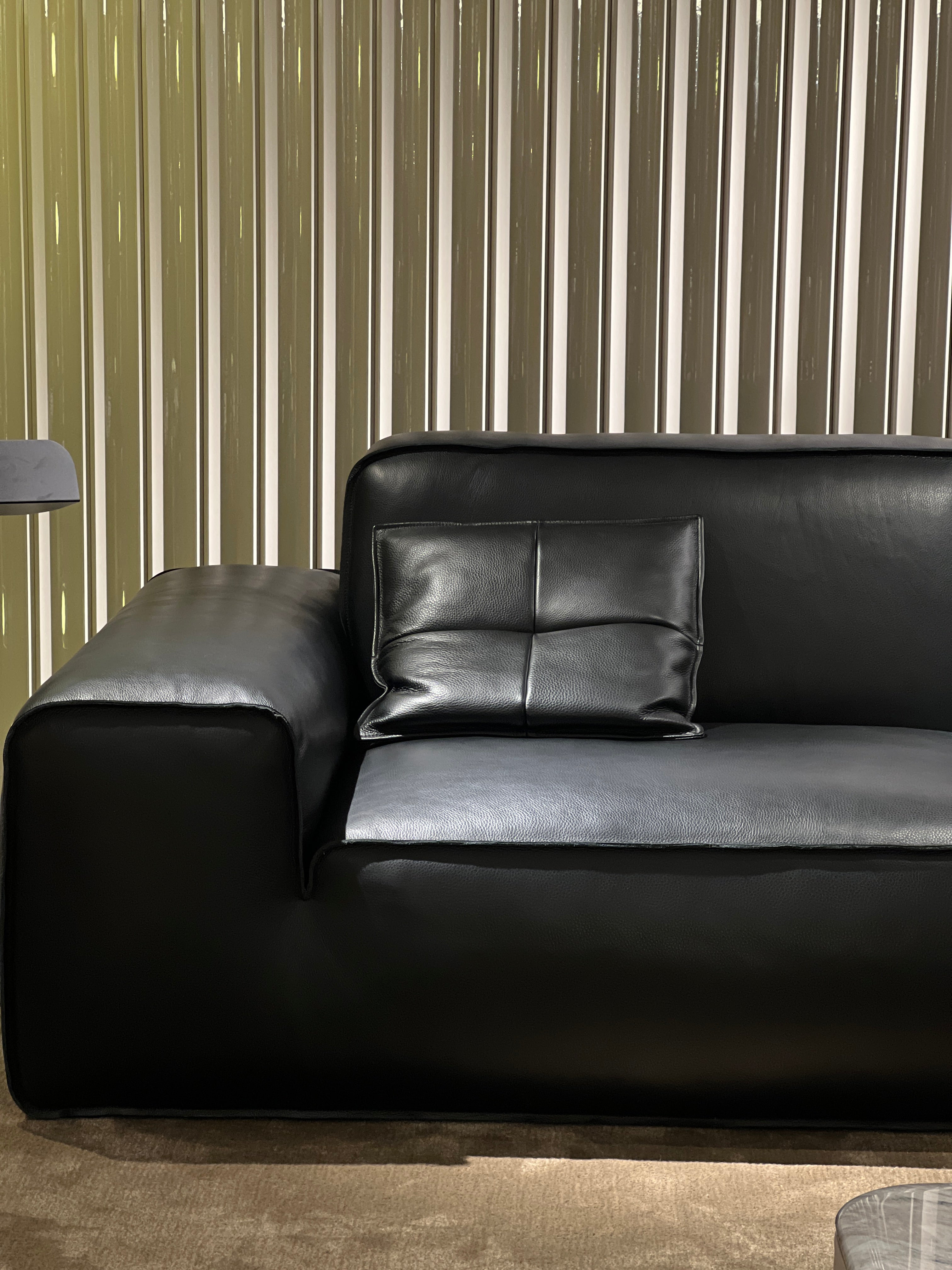 Italian minimalist style big black cow sofa VJ2-2359 sofa