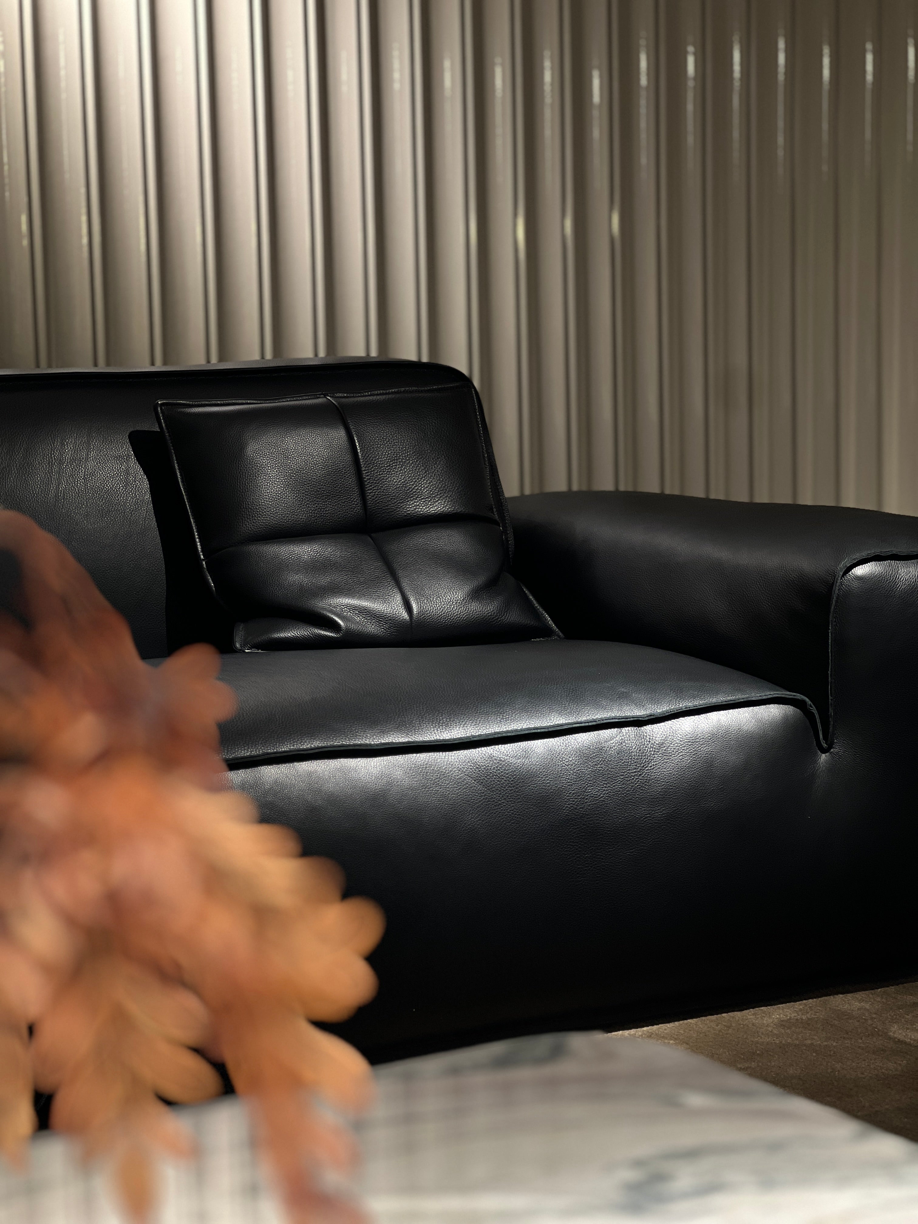 Italian minimalist style big black cow sofa VJ2-2359 sofa