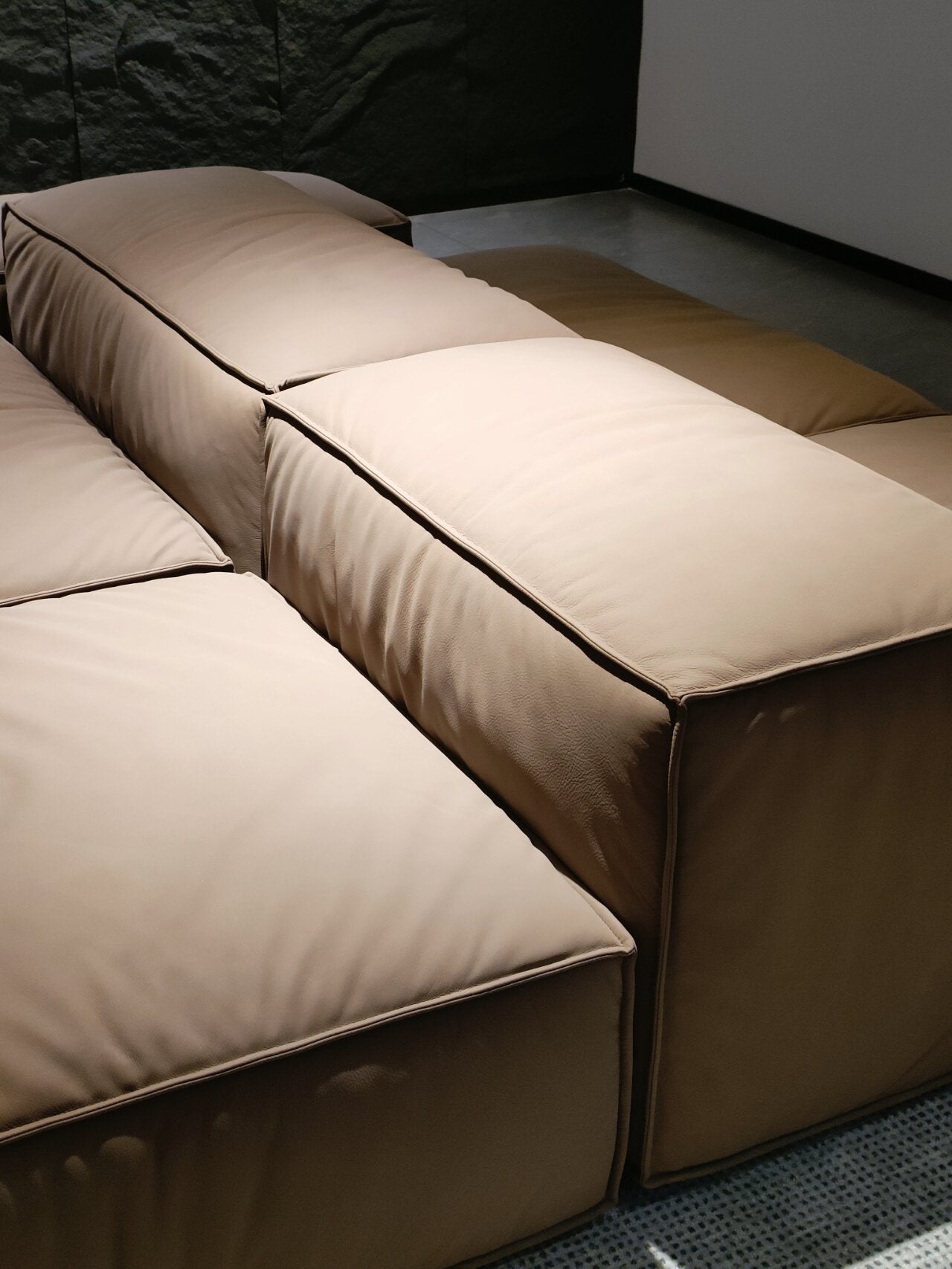 Minimalistische Ästhetik: Multifunktionales modulares Design des Tofu Block Sofas