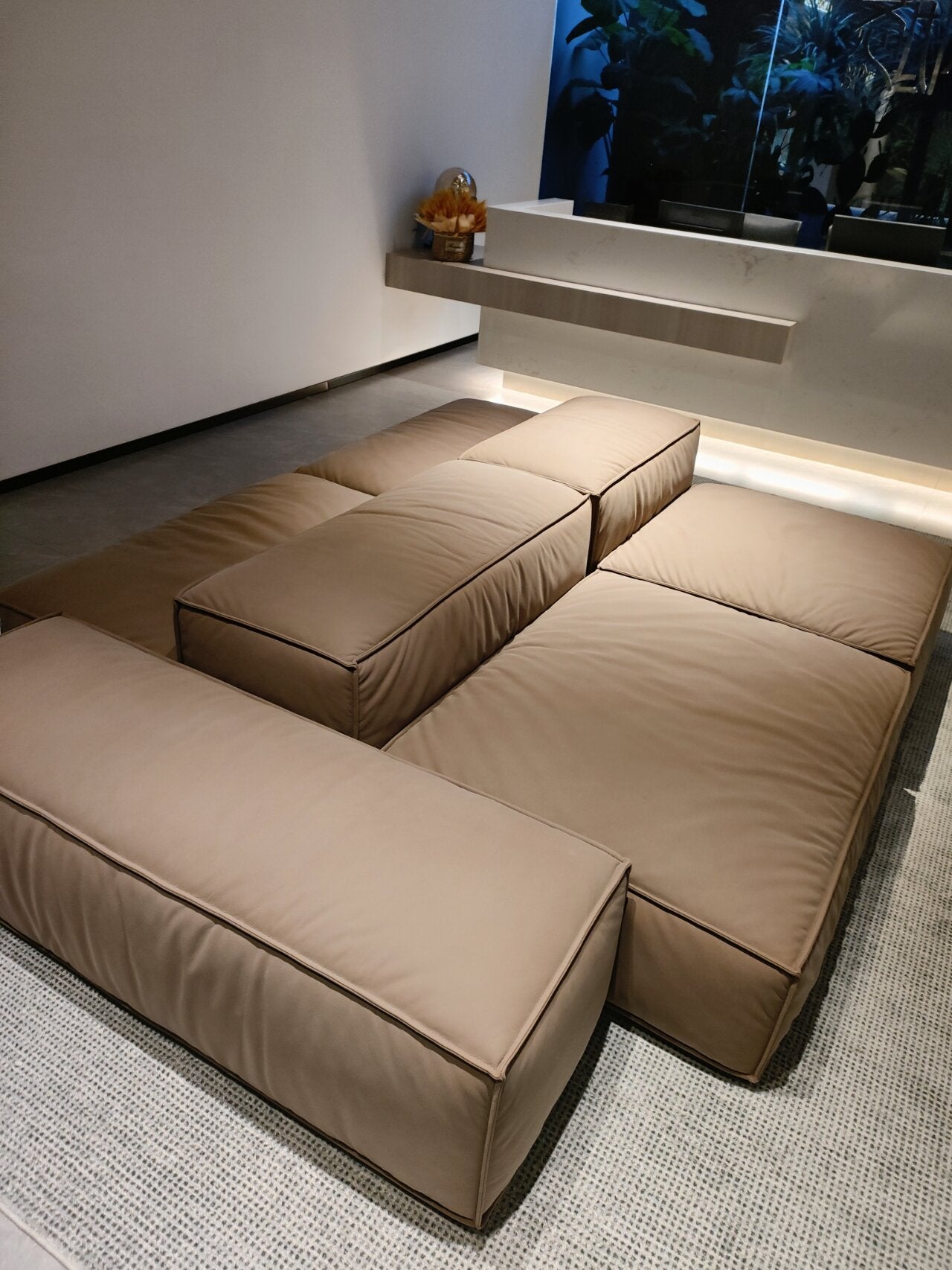 Minimalistische Ästhetik: Multifunktionales modulares Design des Tofu Block Sofas