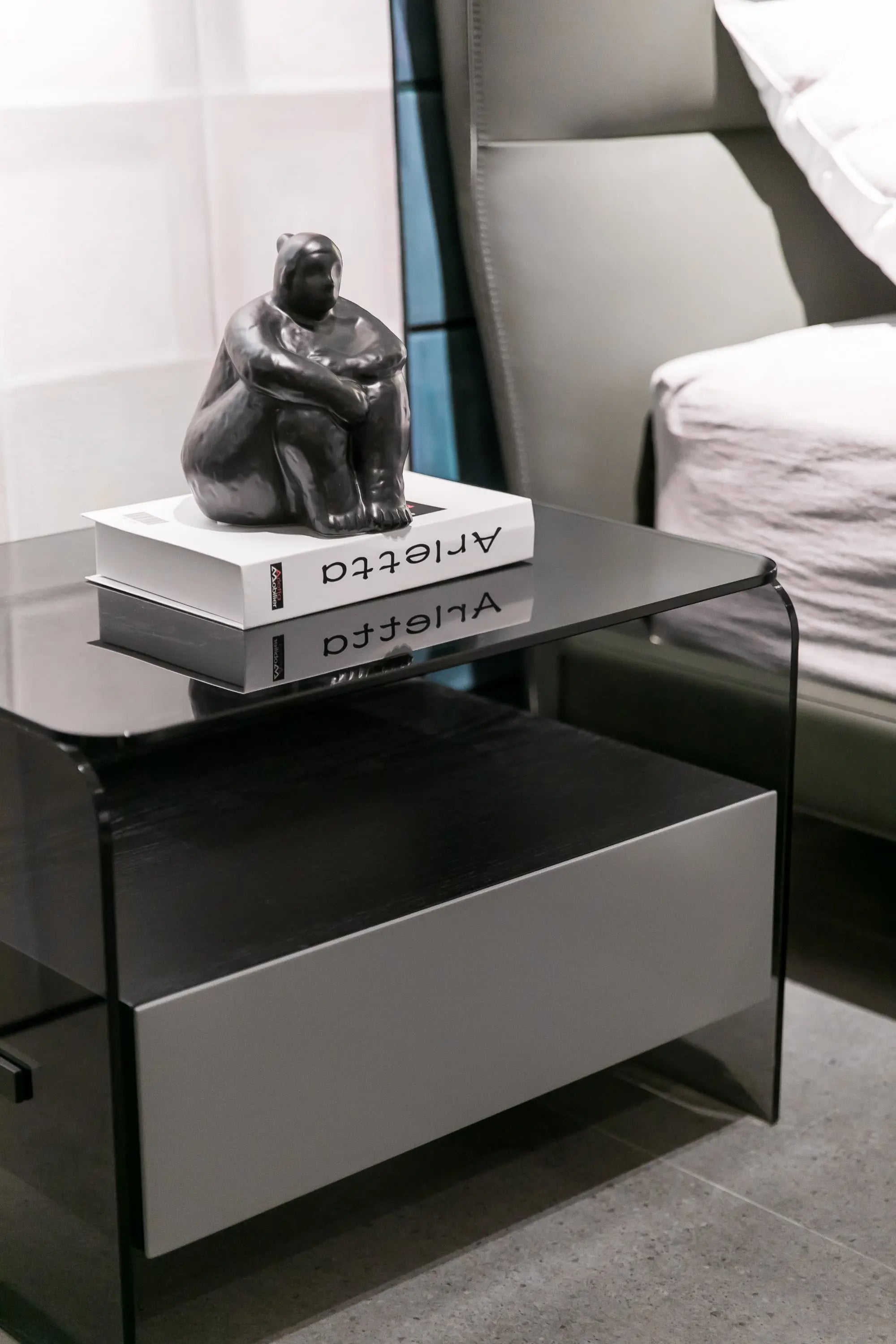 Minimalist Black Glass HX-2066-2/3 Bedside Table VV