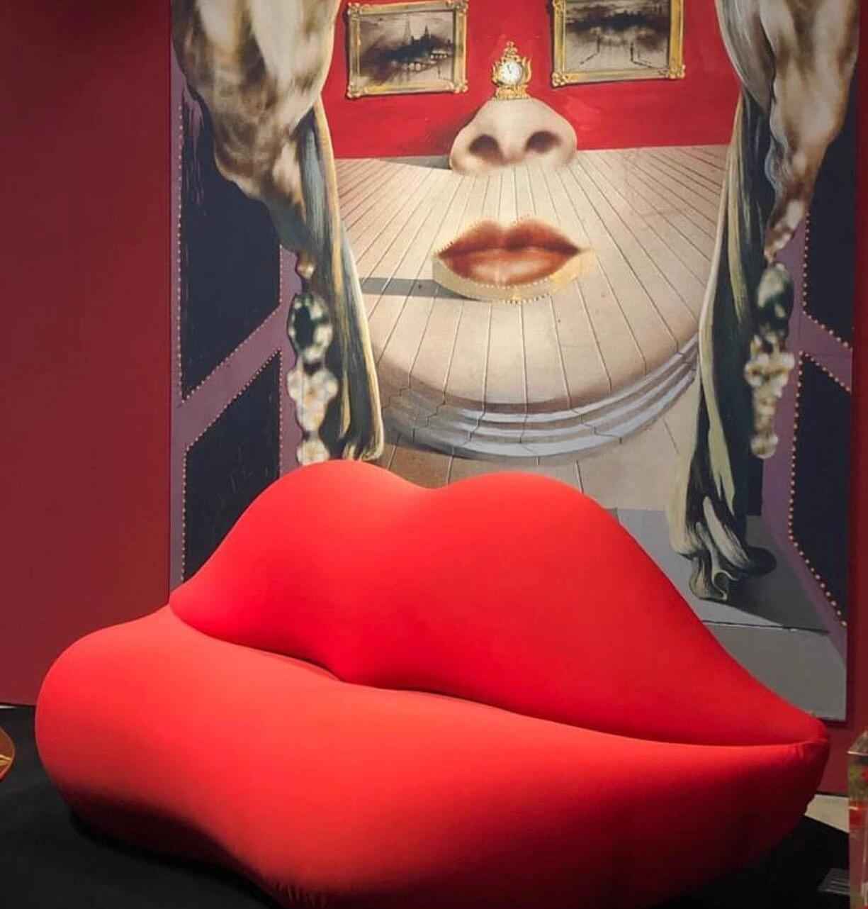 Embrace Sexiness: The Comfort and Aesthetics of the Bocca Lip Sofa