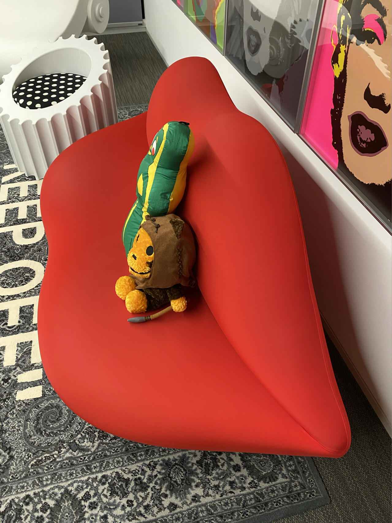 Embrace Sexiness: The Comfort and Aesthetics of the Bocca Lip Sofa