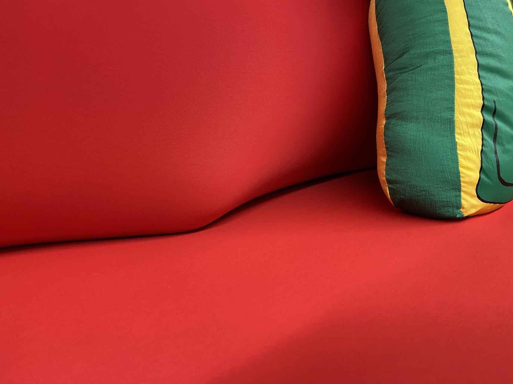Embrace Sexiness: The Comfort and Aesthetics of the Bocca Lip Sofa