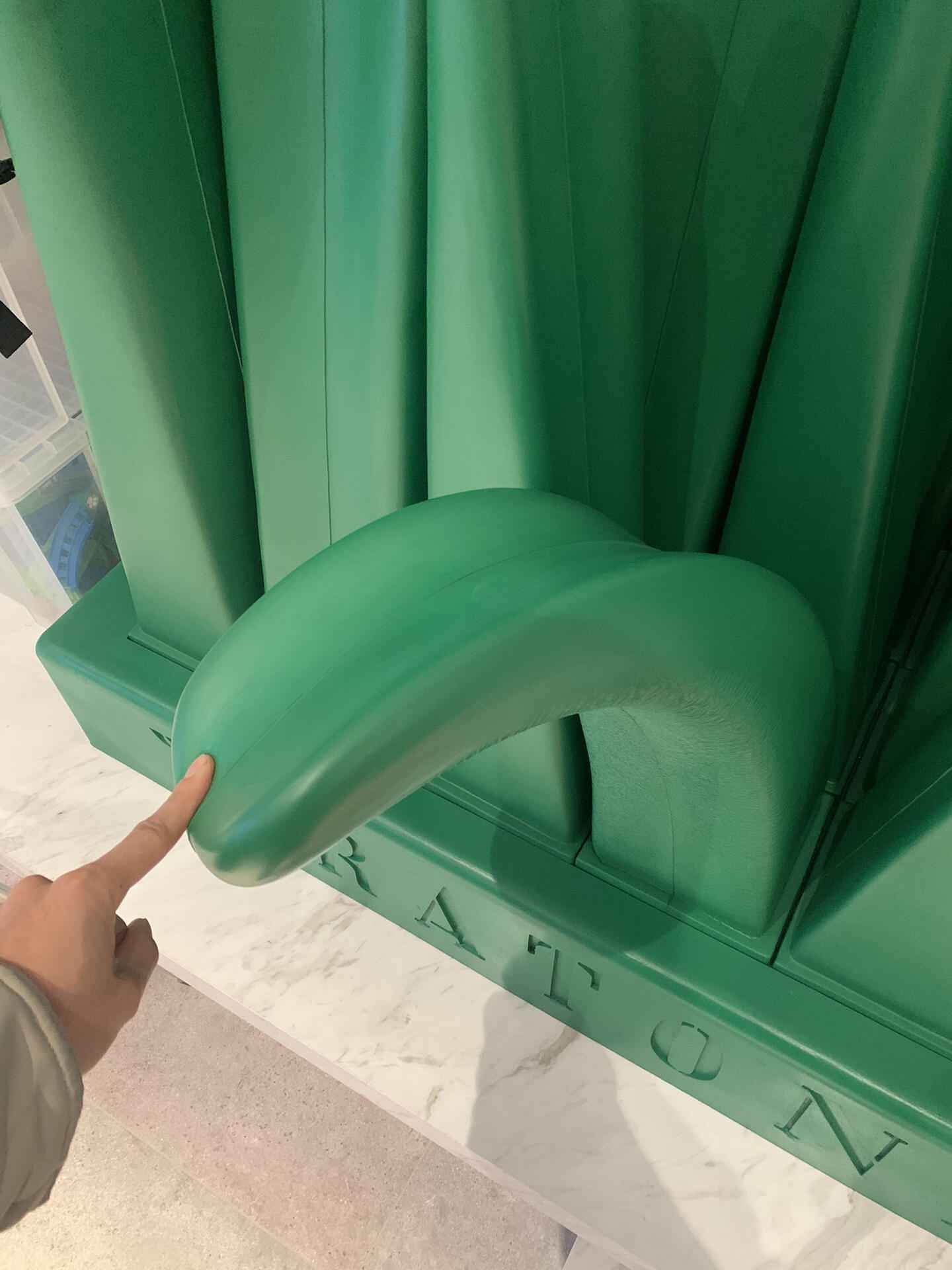 Fun with Postures: Pratone Grass Stem Sofa