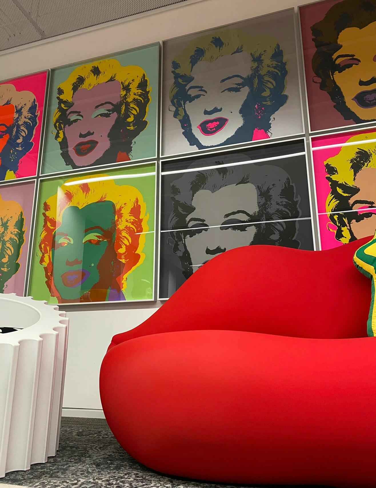 Embrace Sexiness: The Comfort and Aesthetics of the Bocca Lip Sofa