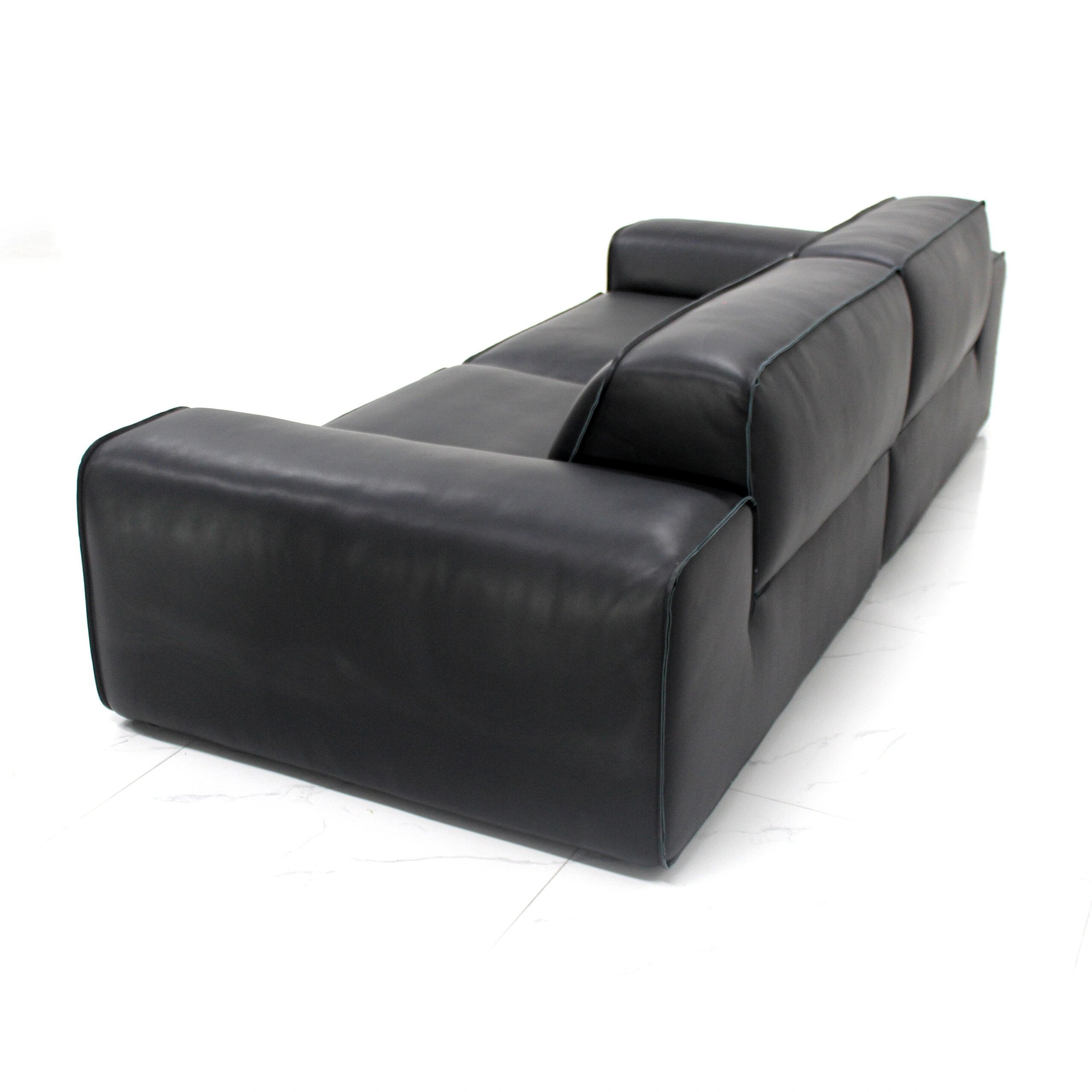 Dennes Big Black Bull Sofa: A Majestic Embrace with a Gentle Touch VJ2-2359 Sofa