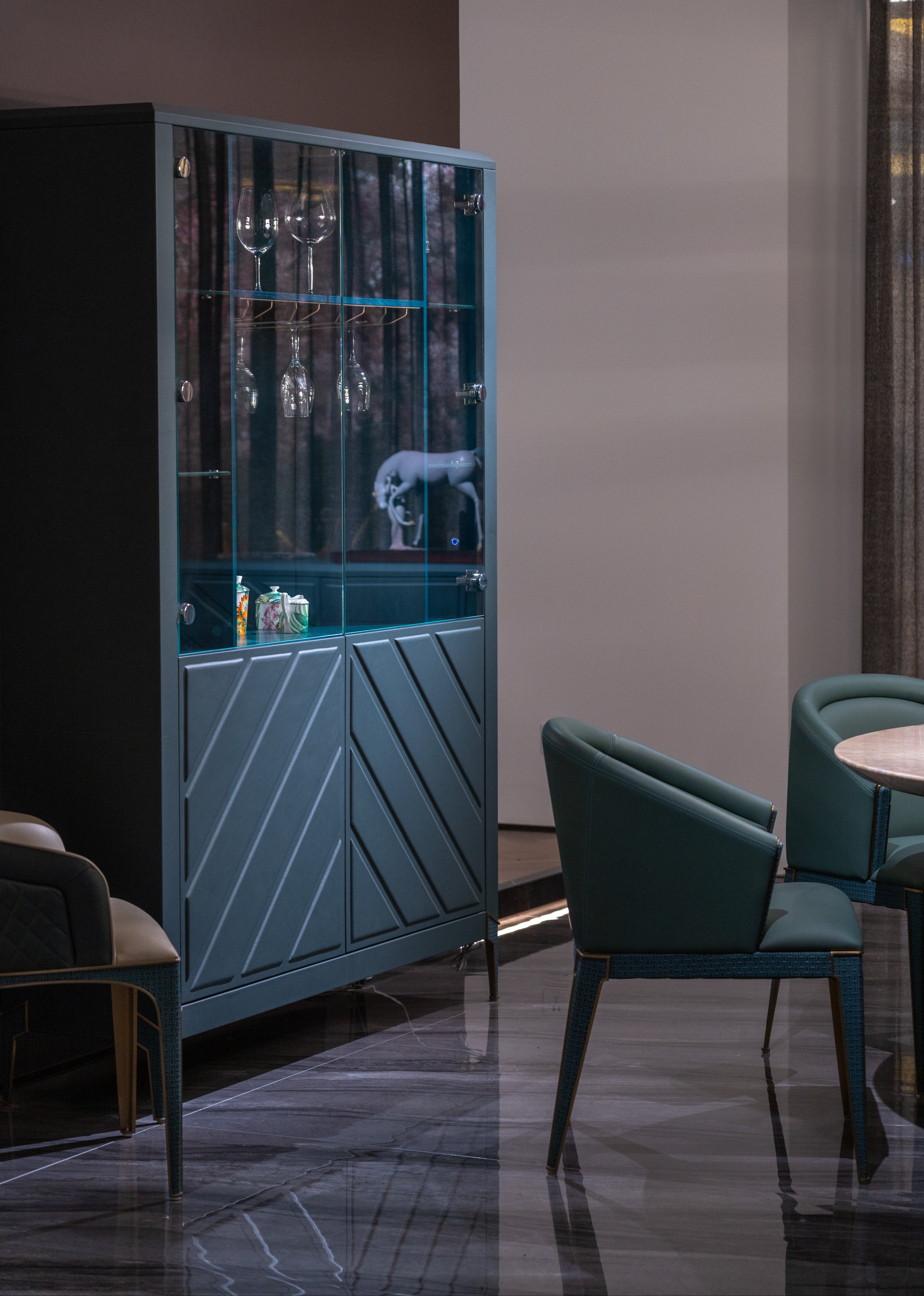 APTA-2836 Wine Cabinet | Stylish Storage for Your Wine Collection - Chiuchiufurniture