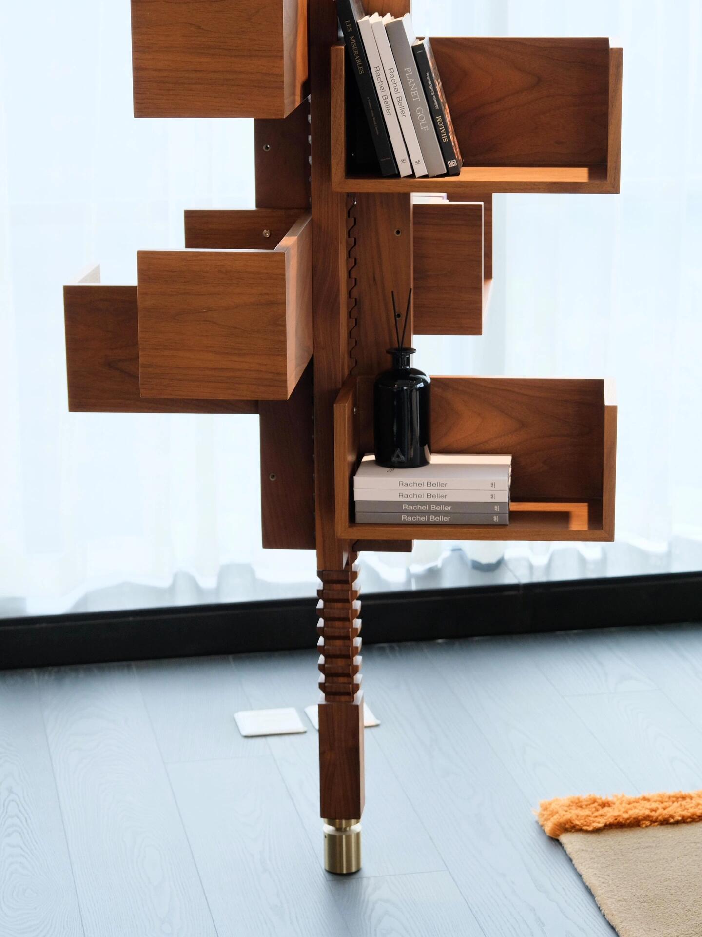 Transformative Design: Albero's 360-Degree Rotating Bookshelf