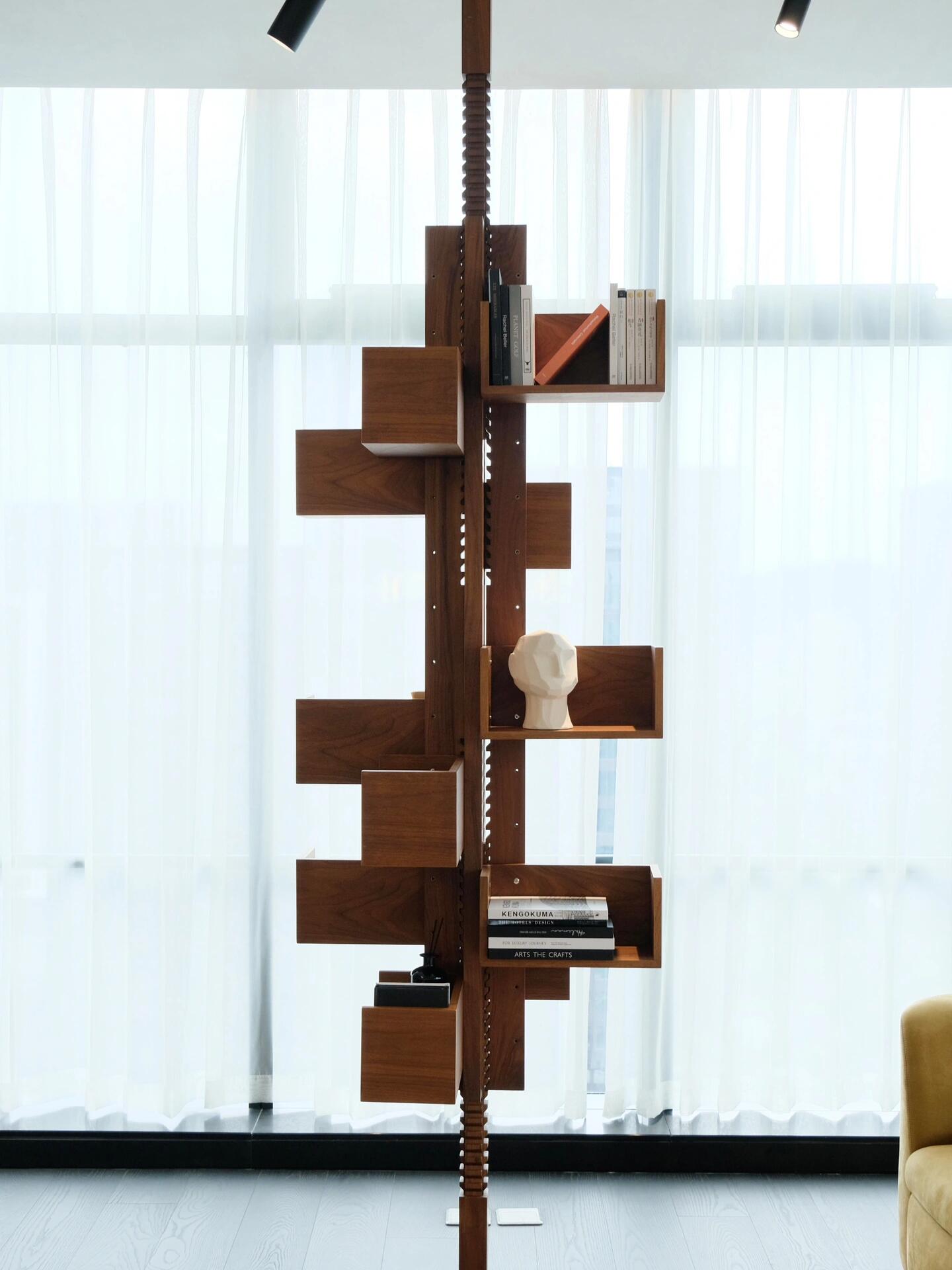 Transformative Design: Albero's 360-Degree Rotating Bookshelf