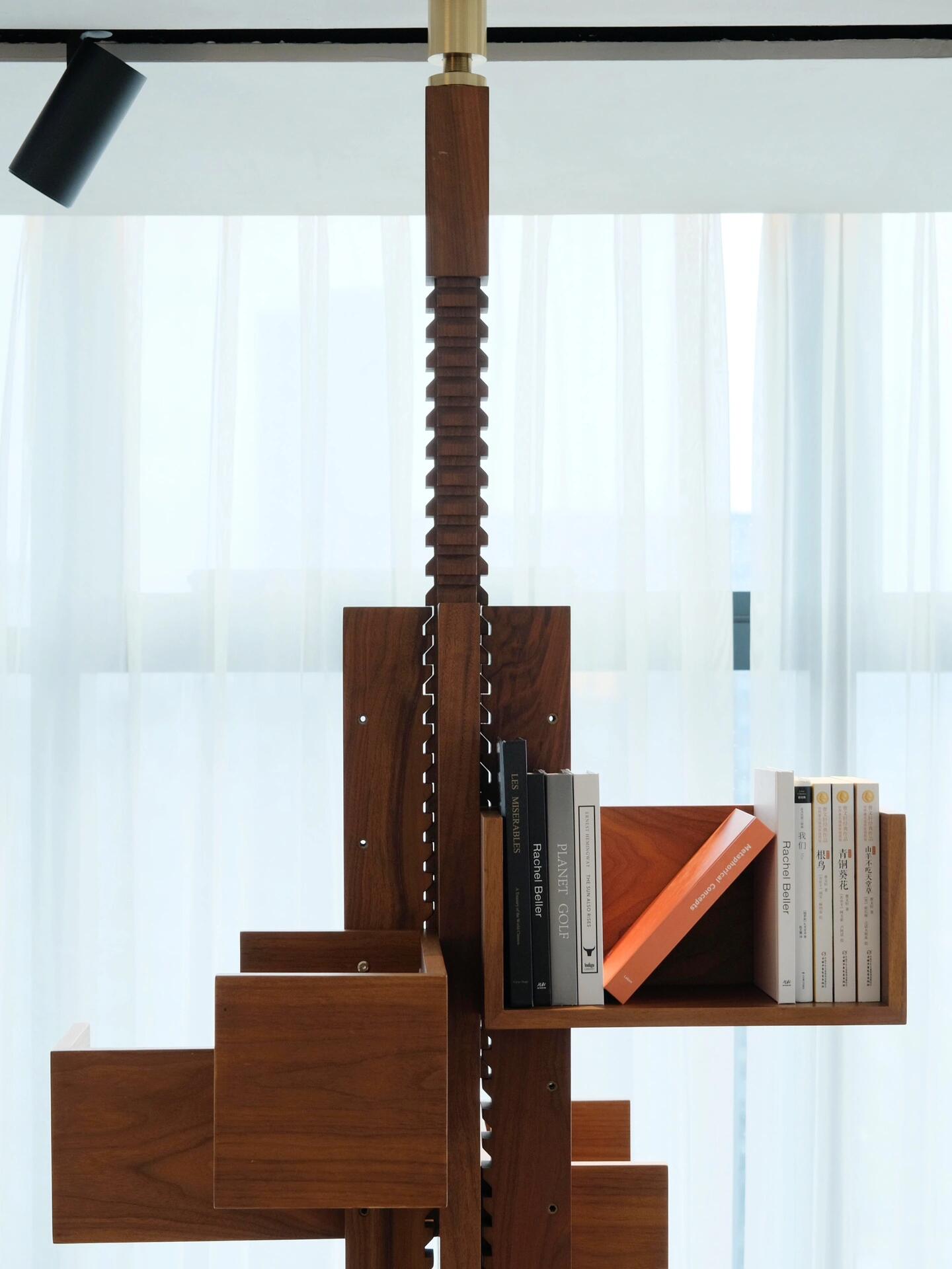 Transformative Design: Albero's 360-Degree Rotating Bookshelf