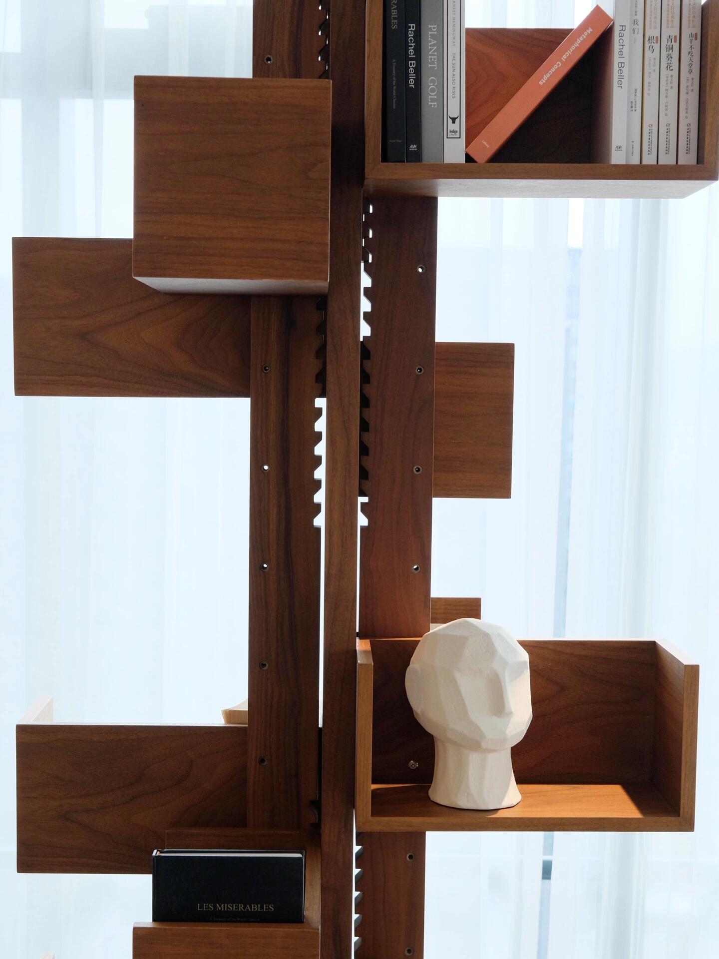 Transformative Design: Albero's 360-Degree Rotating Bookshelf