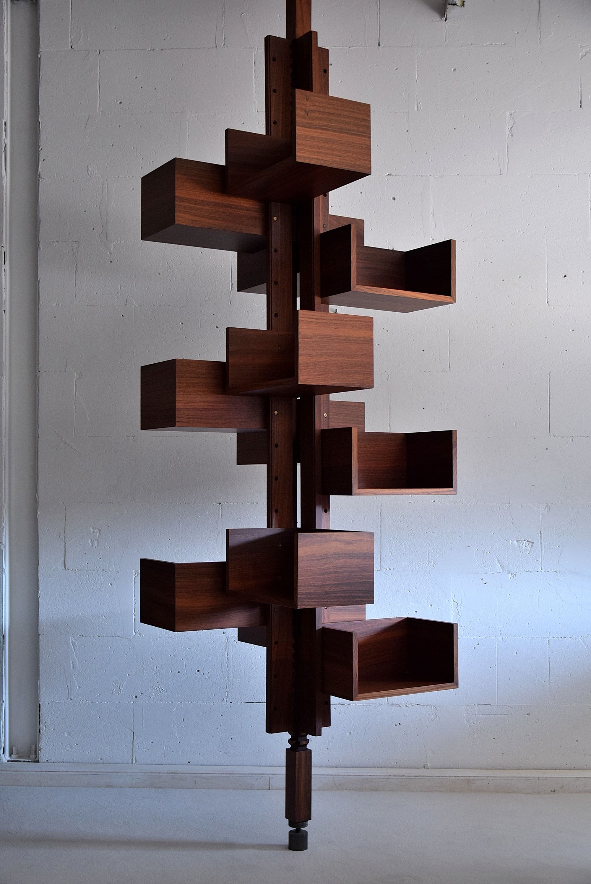 Transformative Design: Albero's 360-Degree Rotating Bookshelf