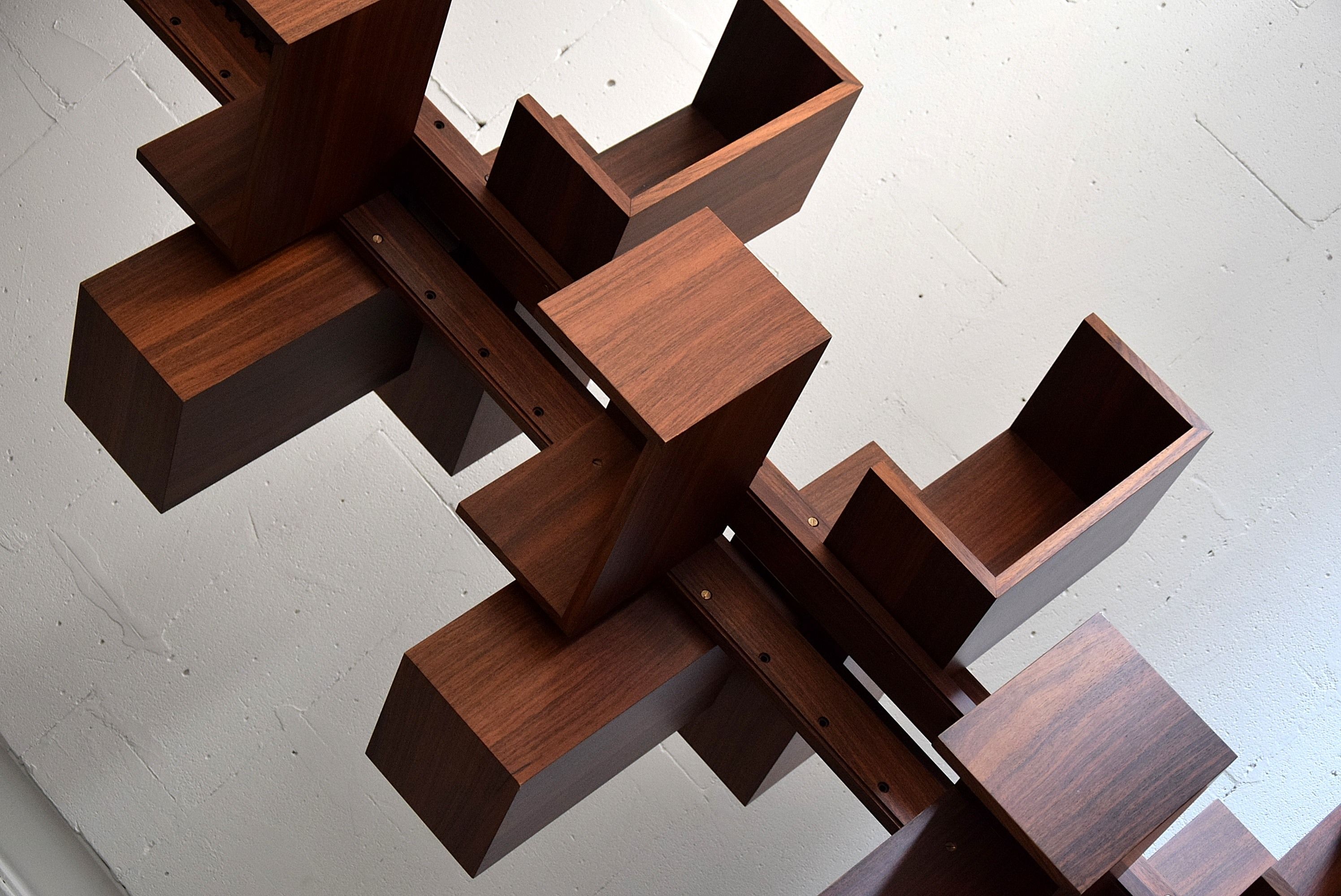 Transformative Design: Albero's 360-Degree Rotating Bookshelf