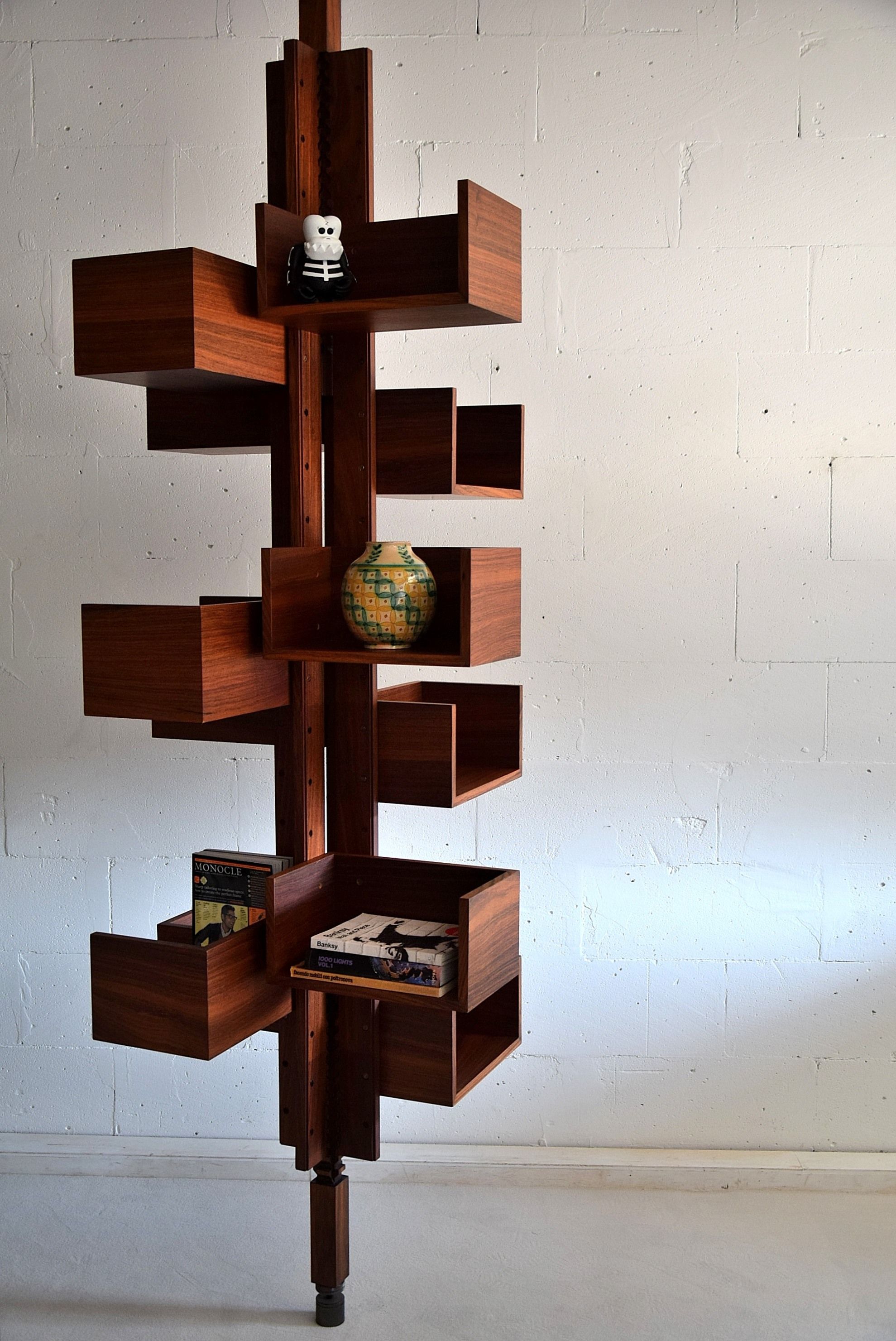 Transformative Design: Albero's 360-Degree Rotating Bookshelf