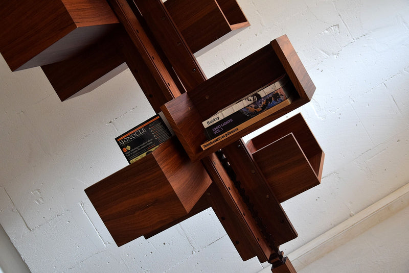 Transformative Design: Albero's 360-Degree Rotating Bookshelf