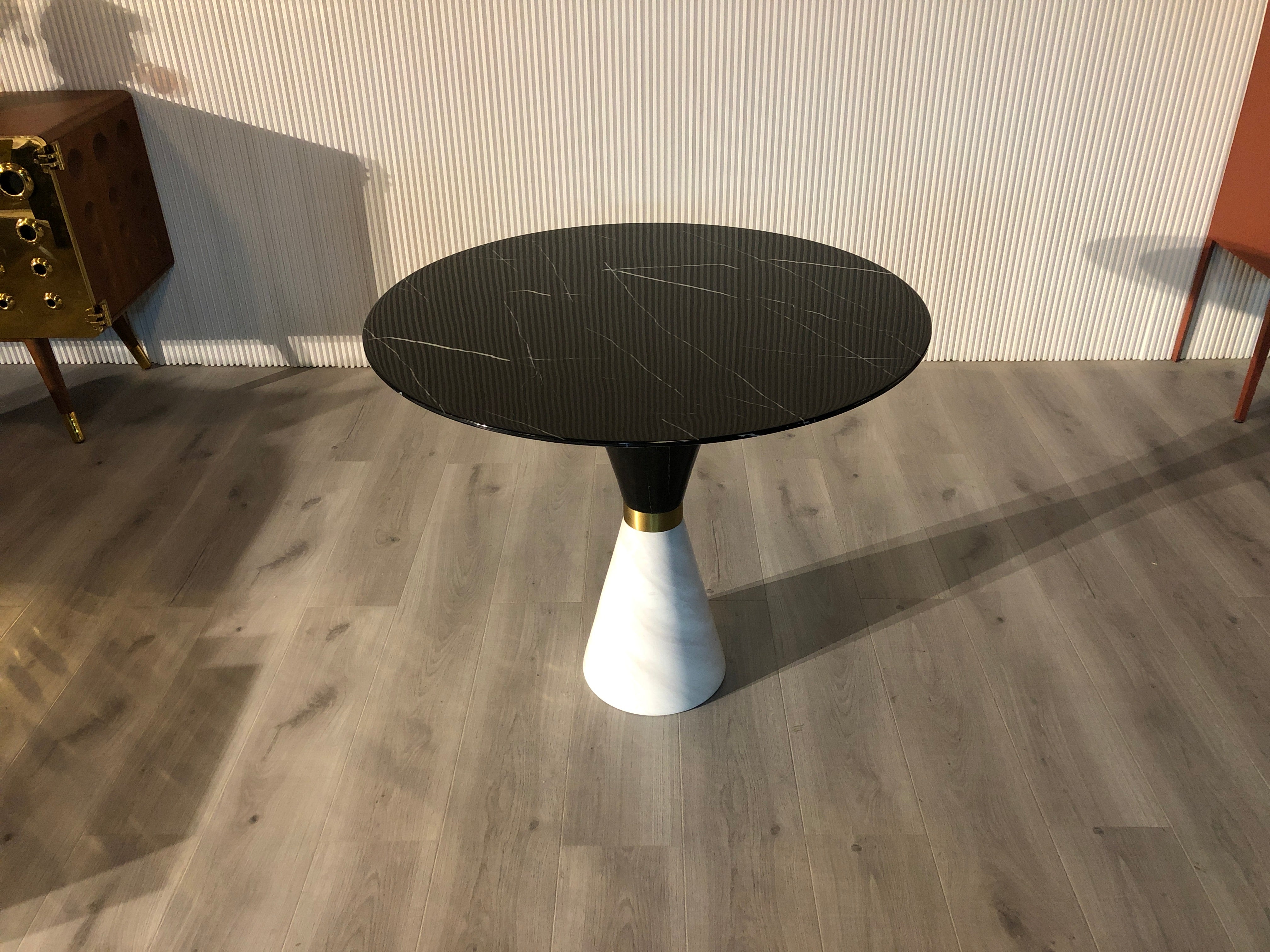 CZ-126 Dining table