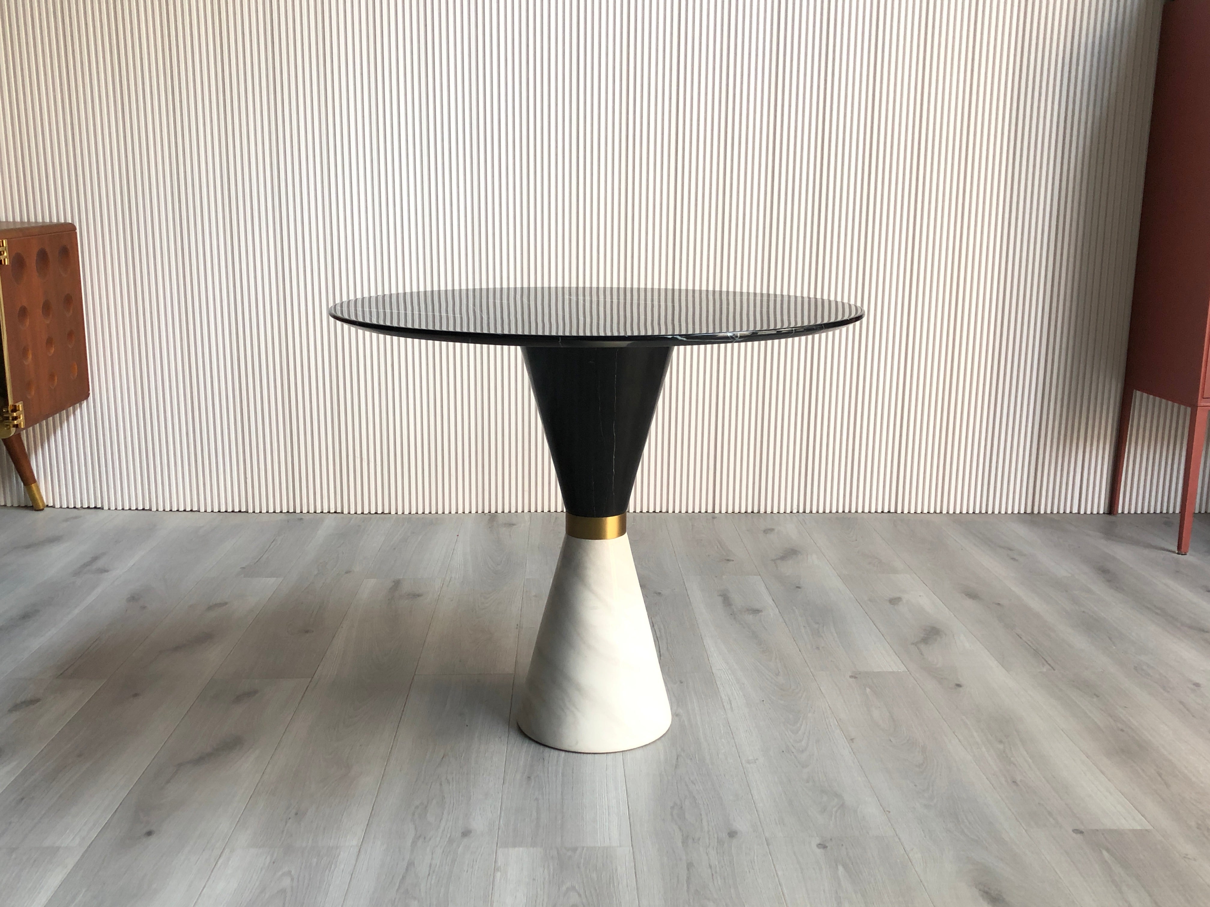 CZ-126 Dining table