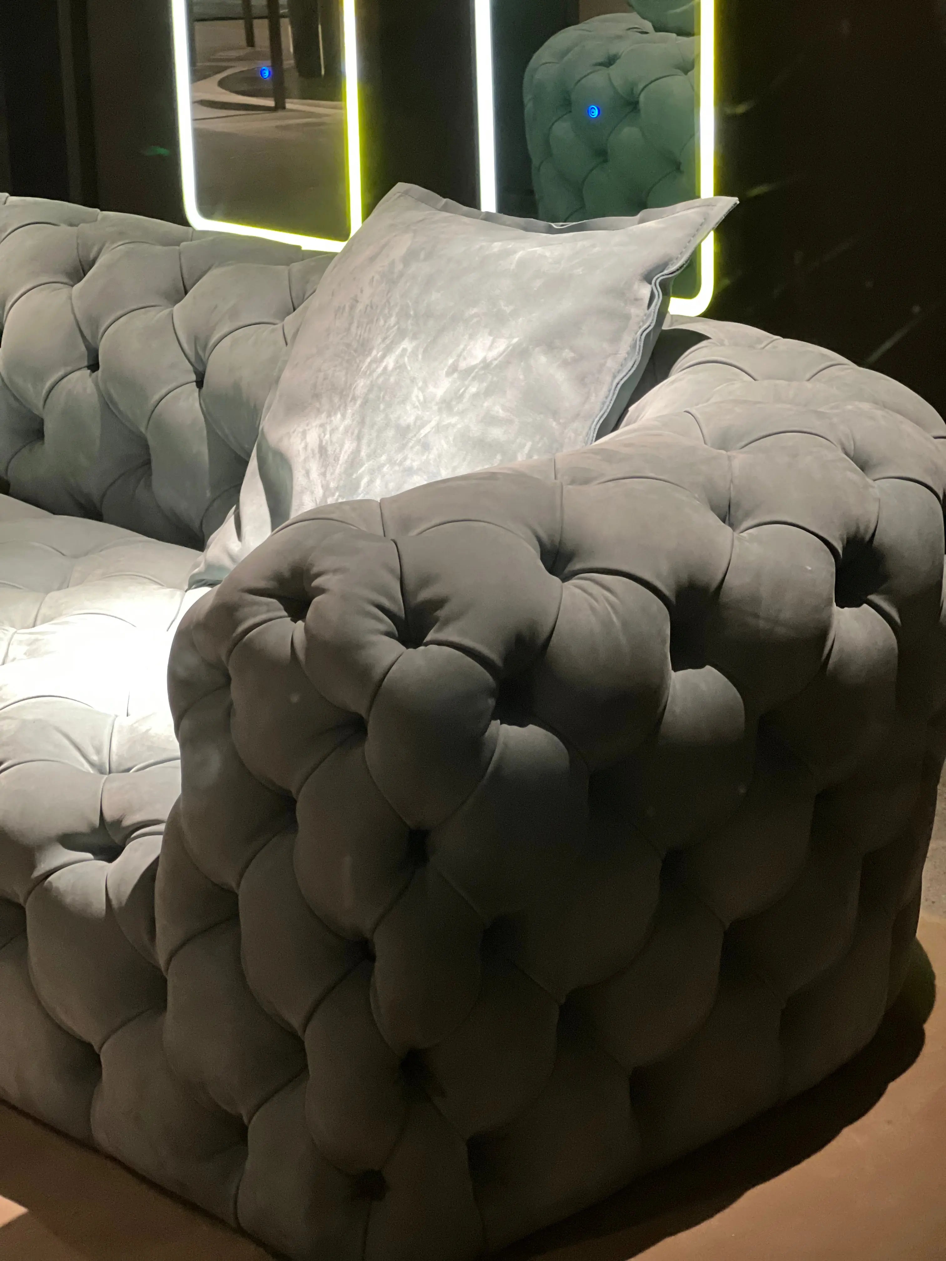 Chester Moon Sofa chiuchiufurniture