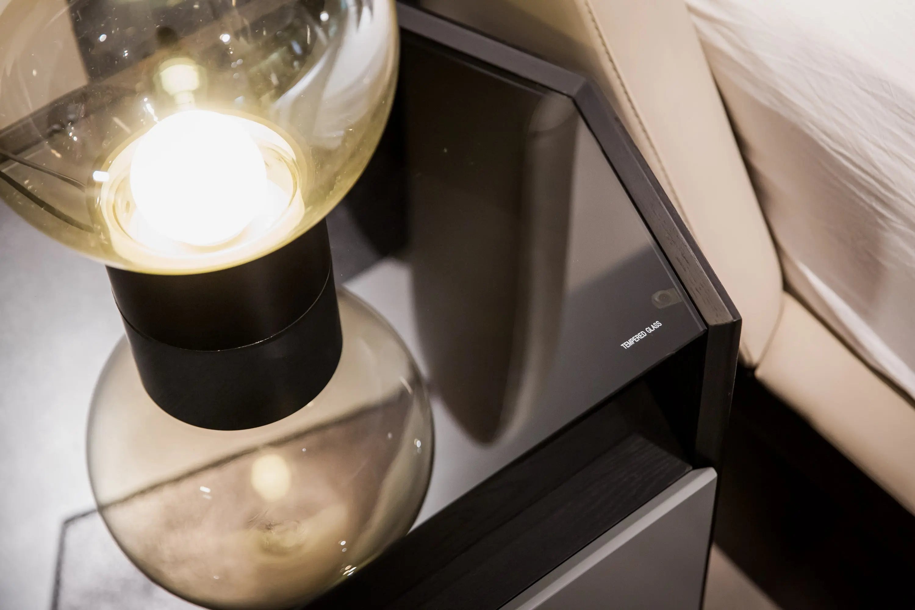 Contemporary Black HX5-1695-2 Bedside Table