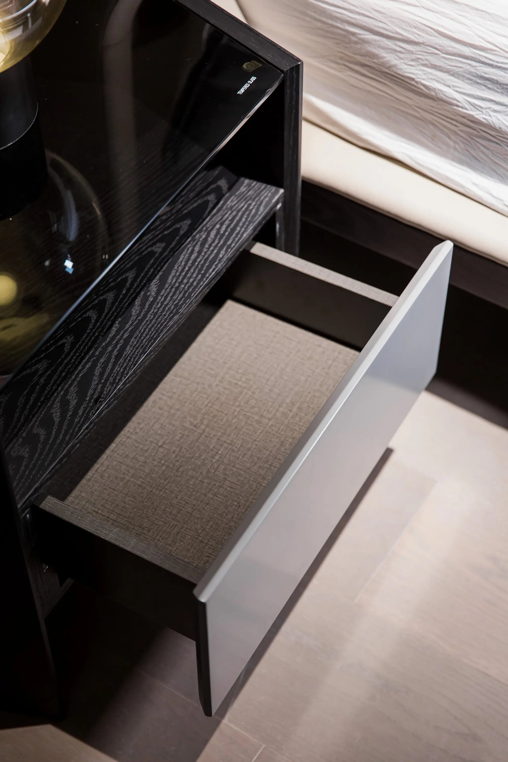 Contemporary Black HX5-1695-2 Bedside Table