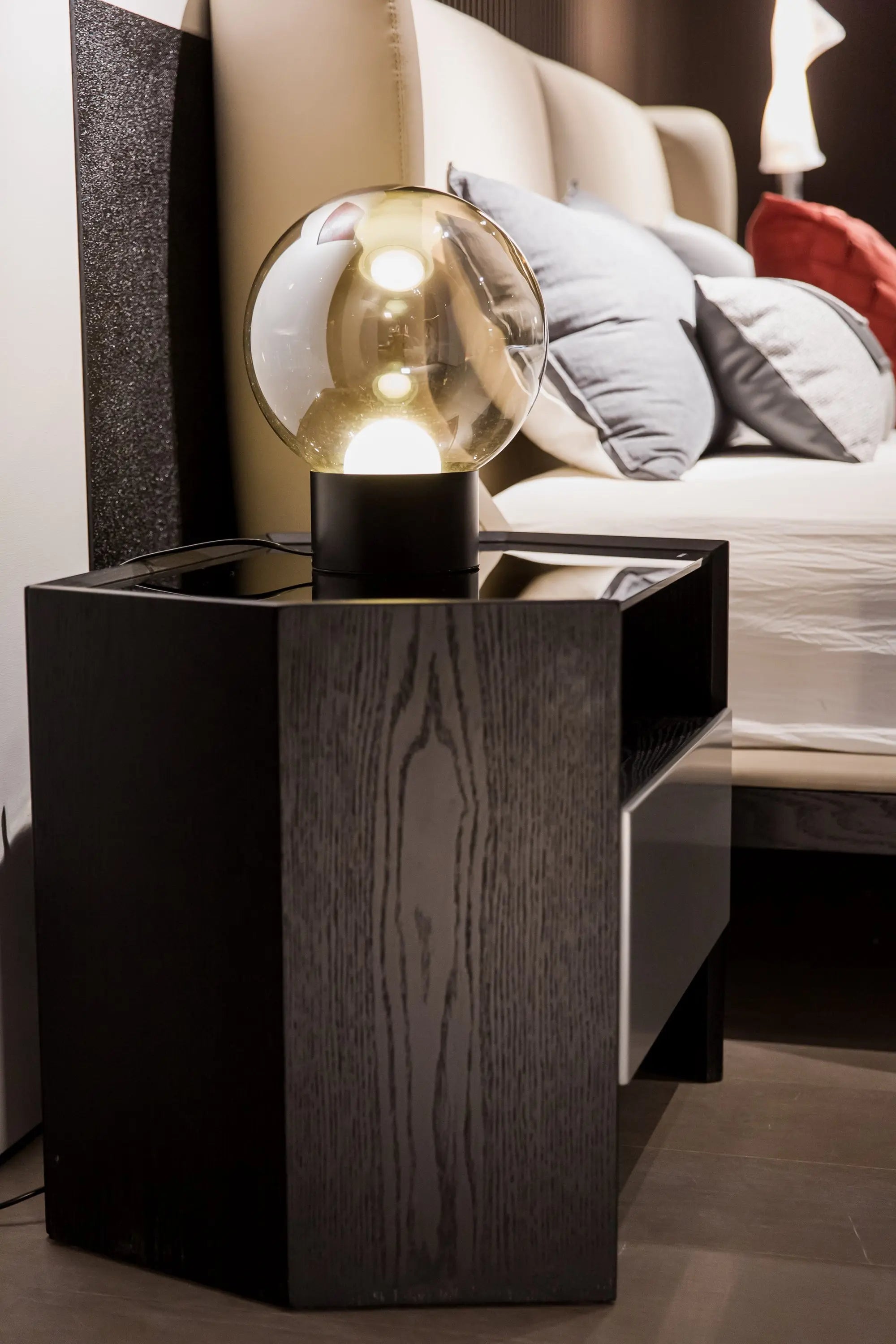 Contemporary Black HX5-1695-2 Bedside Table VV