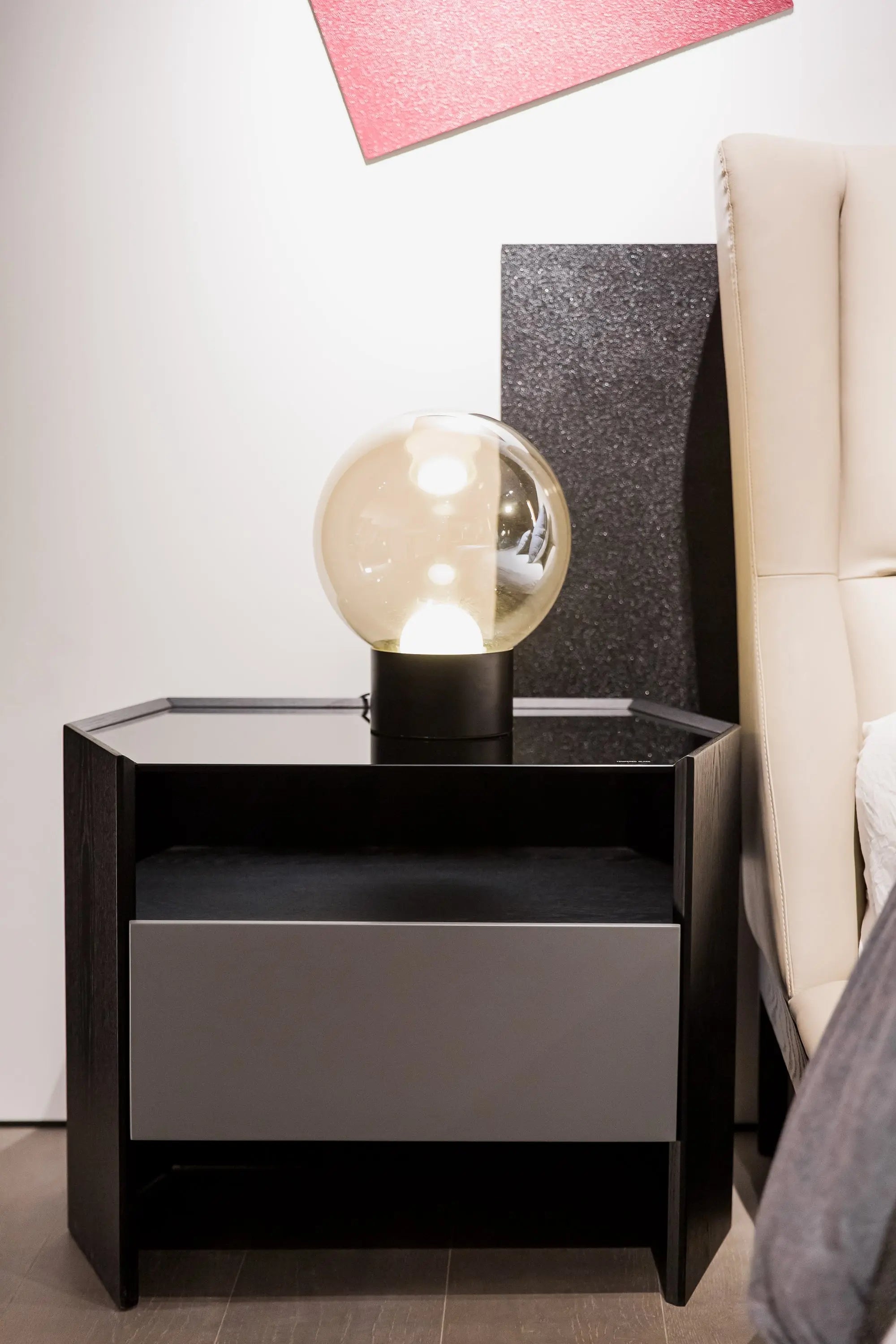 Contemporary Black HX5-1695-2 Bedside Table VV