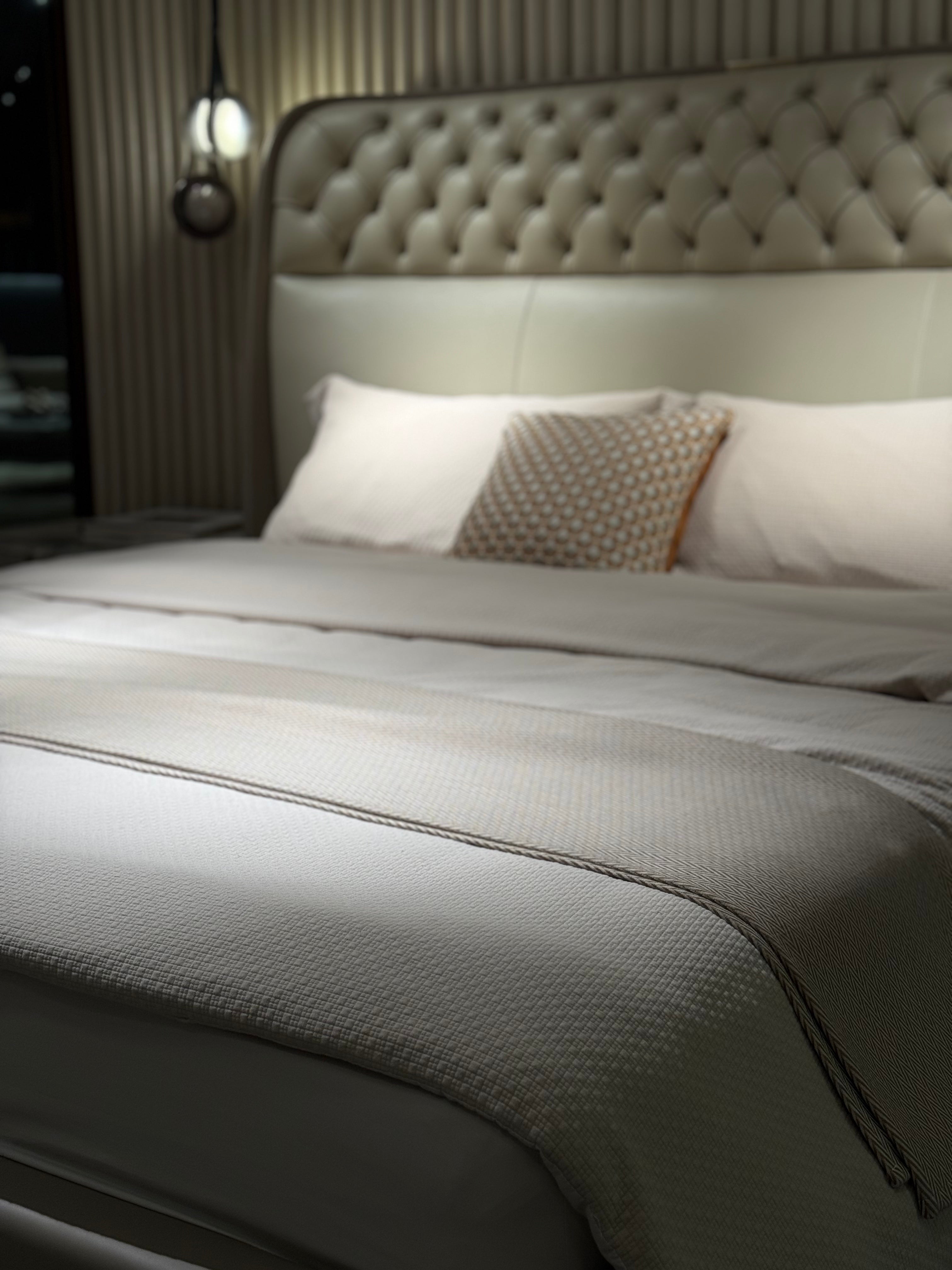 DX5-079-1  king-size bed  soft and comfortable - Chiuchiufurniture