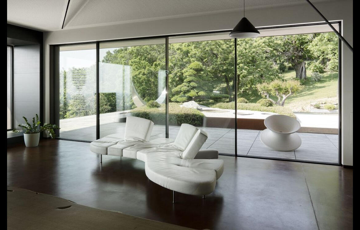 Custom Comfort: Sofa with Adjustable Modules and Multi-Angle Design