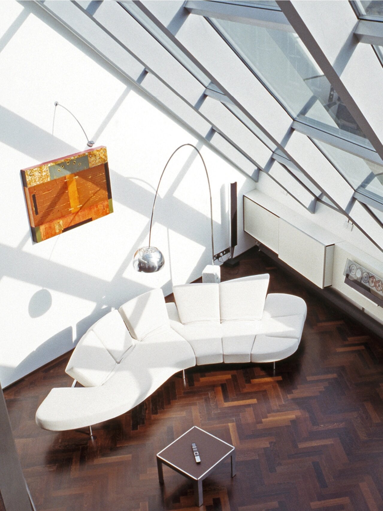 Custom Comfort: Sofa with Adjustable Modules and Multi-Angle Design