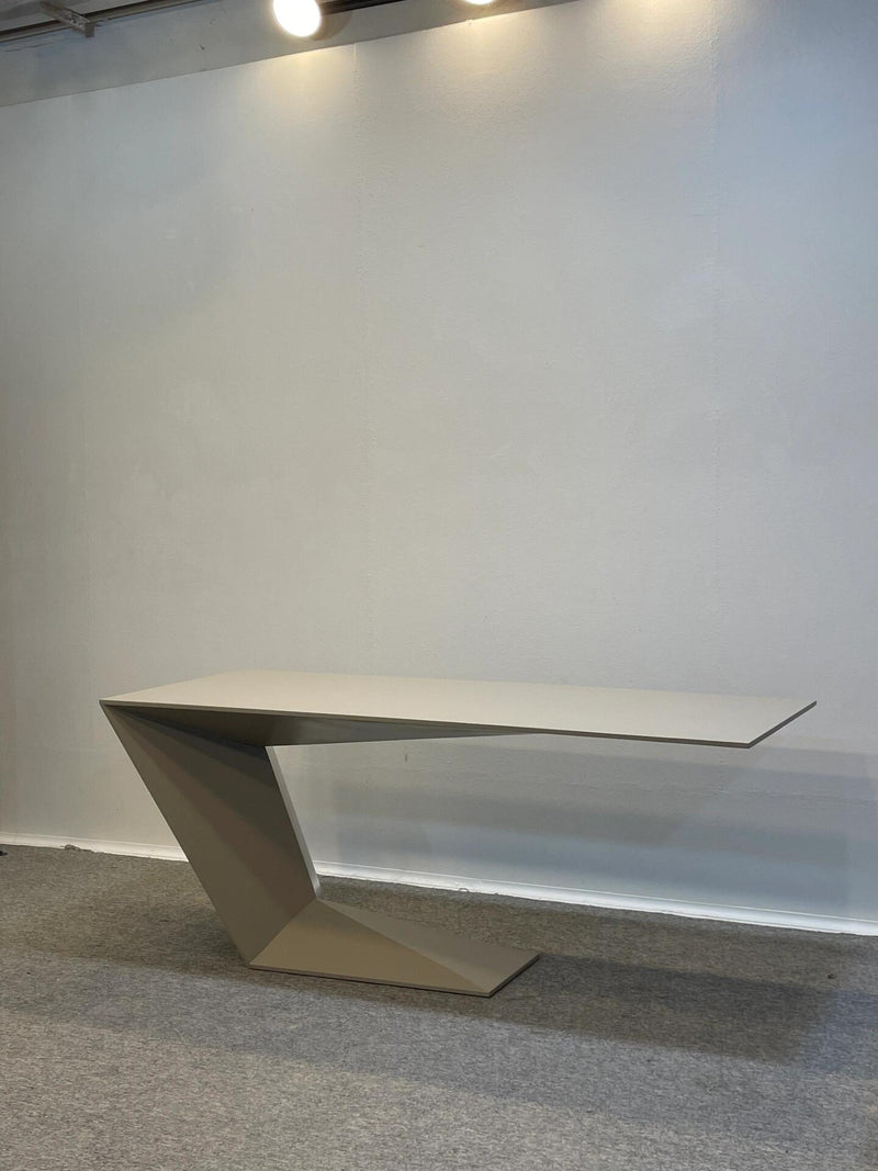 Defining the Future Workspace: Furtif Avant-Garde Desk