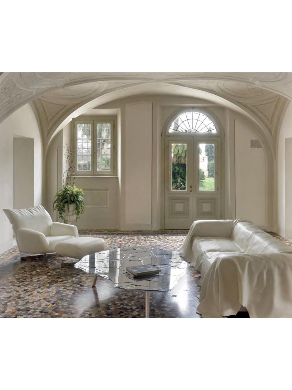 Rugged Elegance: The Unique Leather Folds of the Gran Khan Sofa