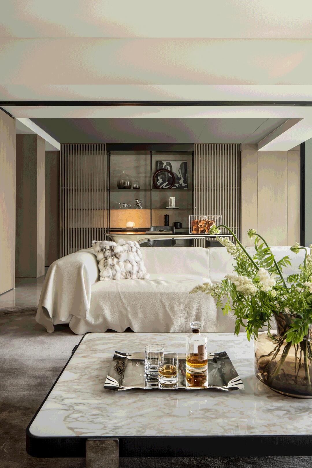 Rugged Elegance: The Unique Leather Folds of the Gran Khan Sofa