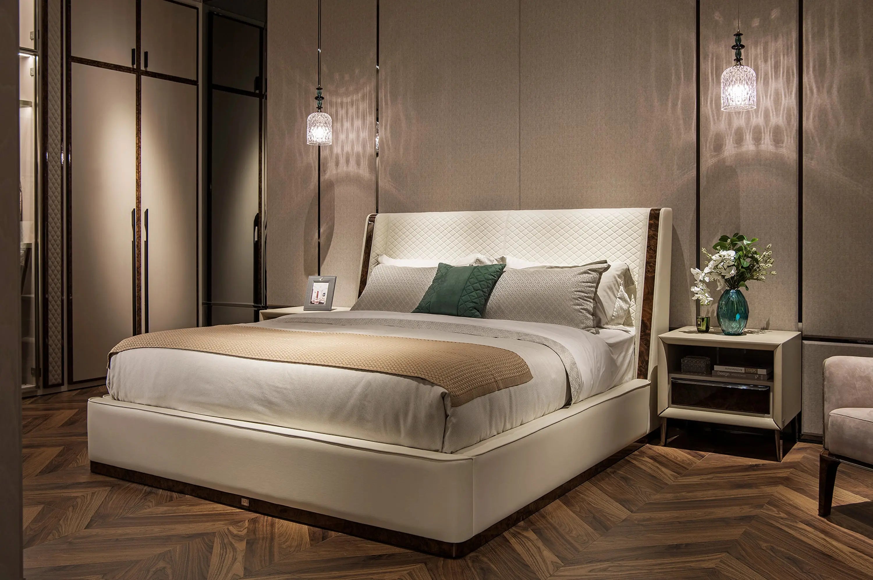 Leather King Size Deluxe Design Bed W008B10 Bentley style Stamford Bed