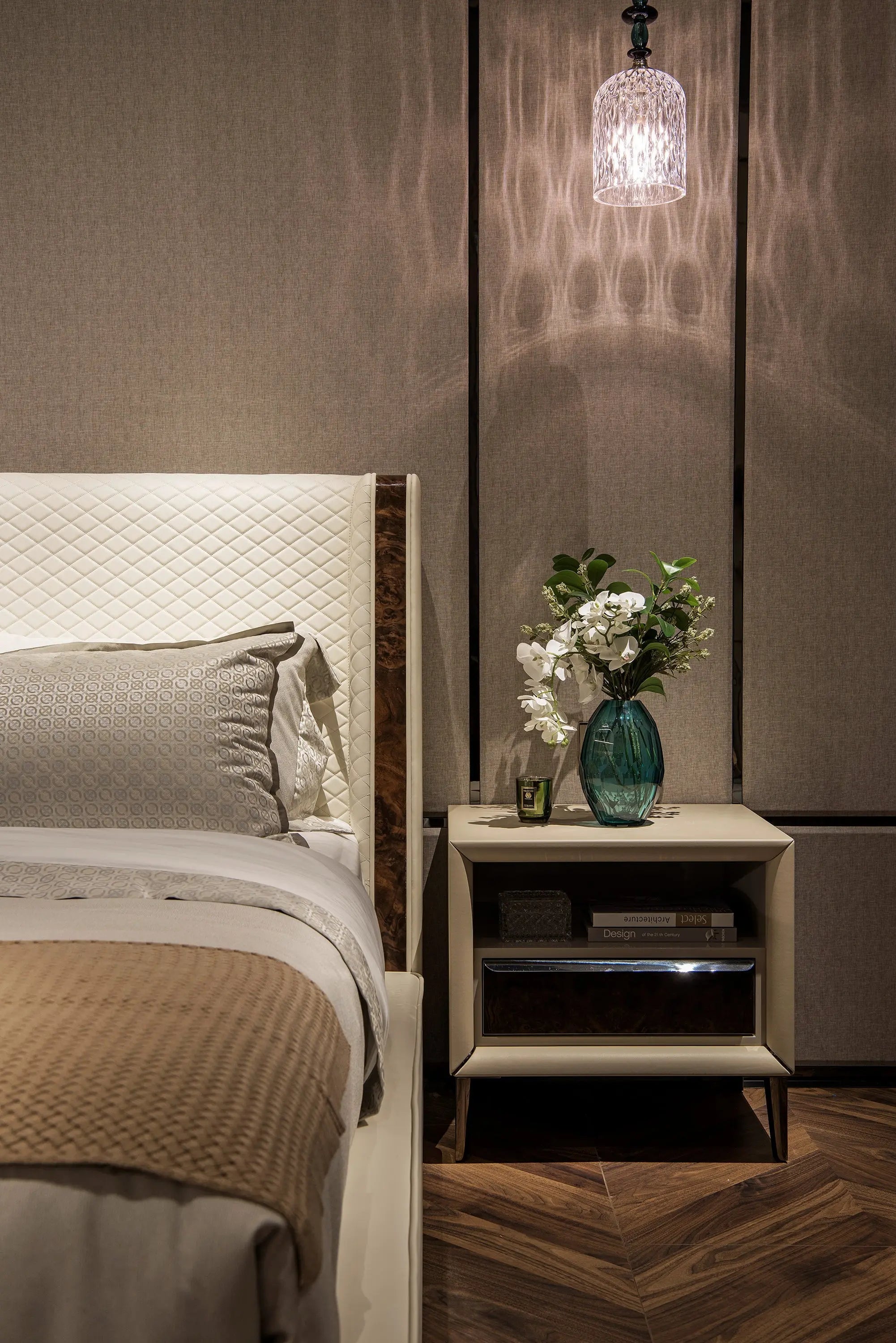 Leather King Size Deluxe Design Bed W008B10 Bentley style Stamford Bed