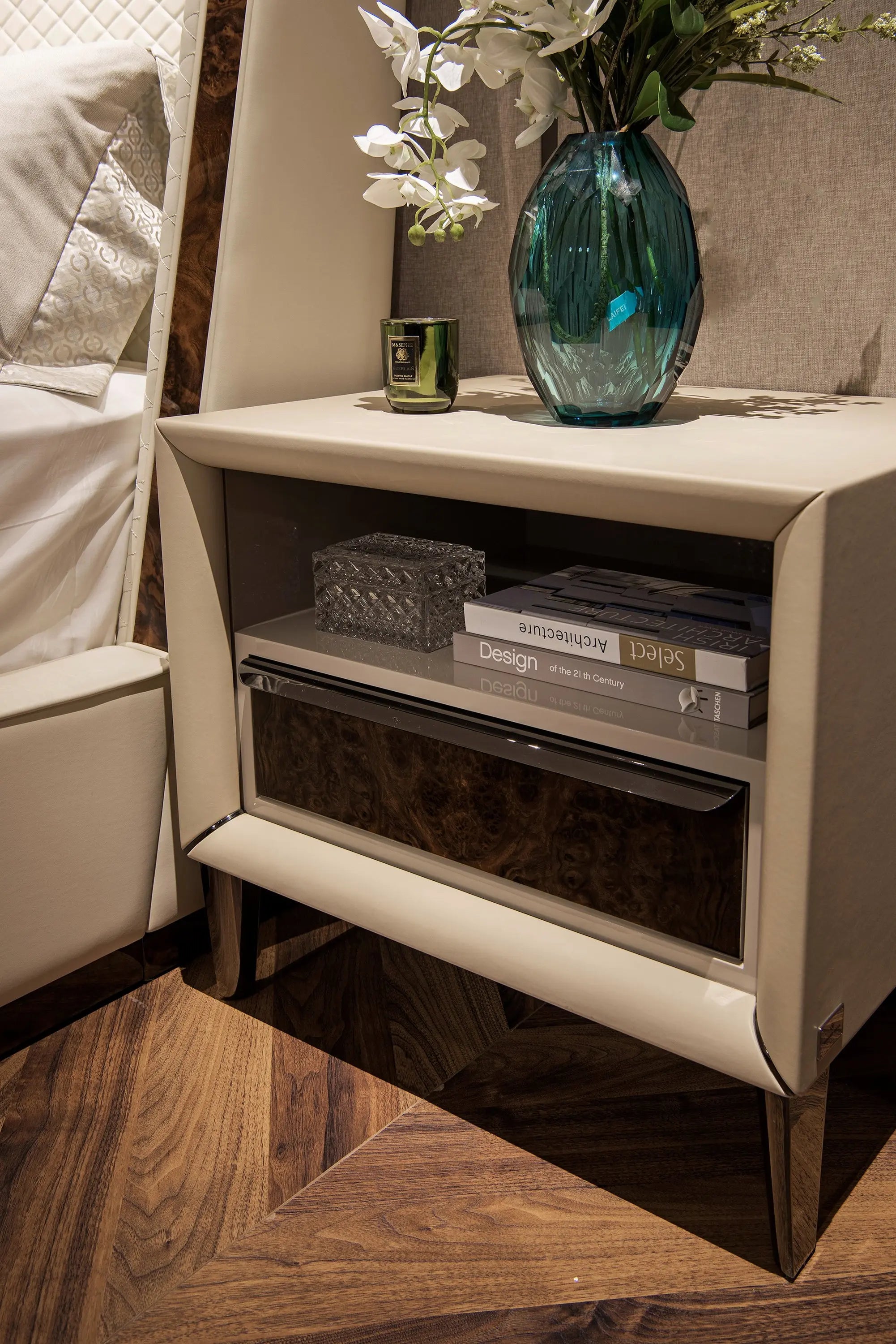 Leather King Size Deluxe Design Bed W008B10 Bentley style Stamford Bed