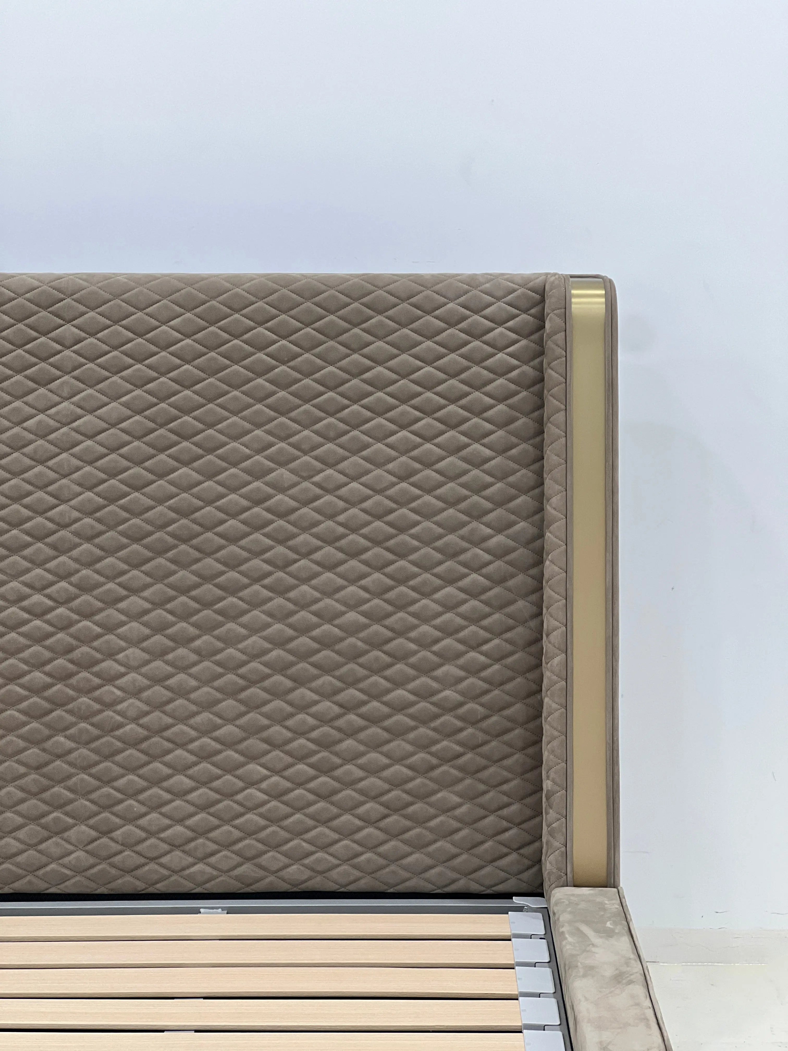 Leather King Size Deluxe Design Bed W008B10 Bentley style Stamford Bed