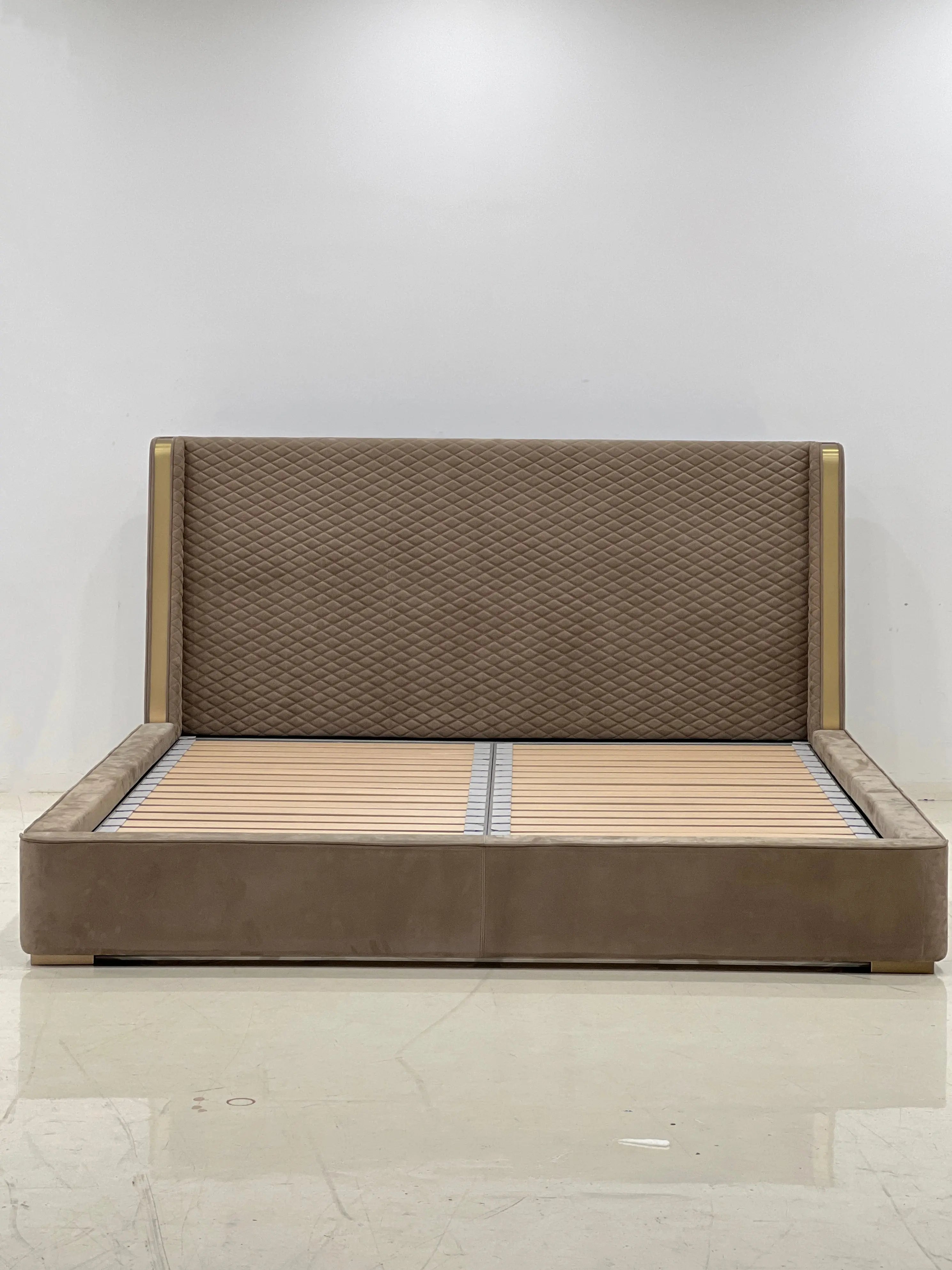 Leather King Size Deluxe Design Bed W008B10 Bentley style Stamford Bed