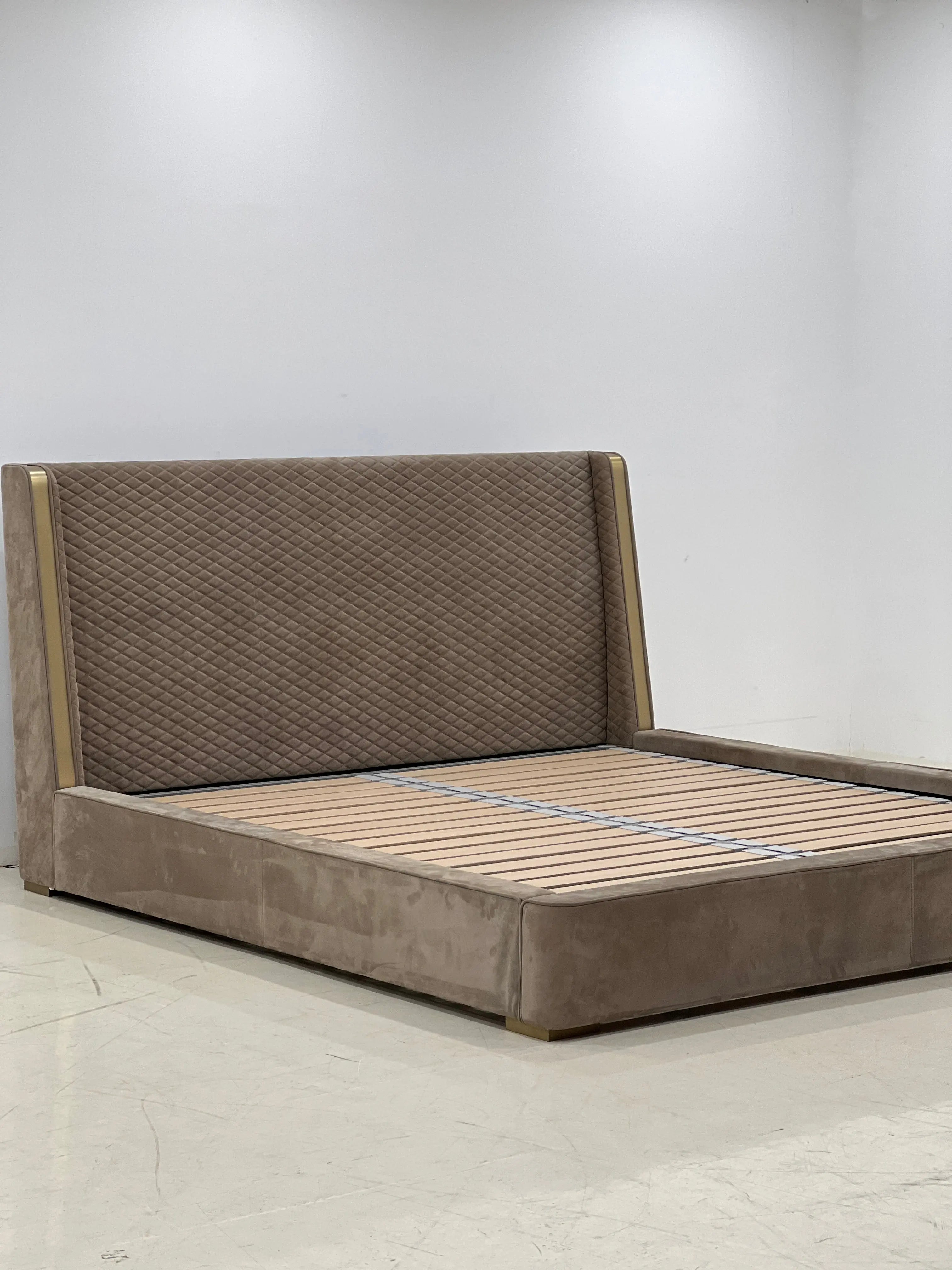 Leather King Size Deluxe Design Bed W008B10 Bentley style Stamford Bed