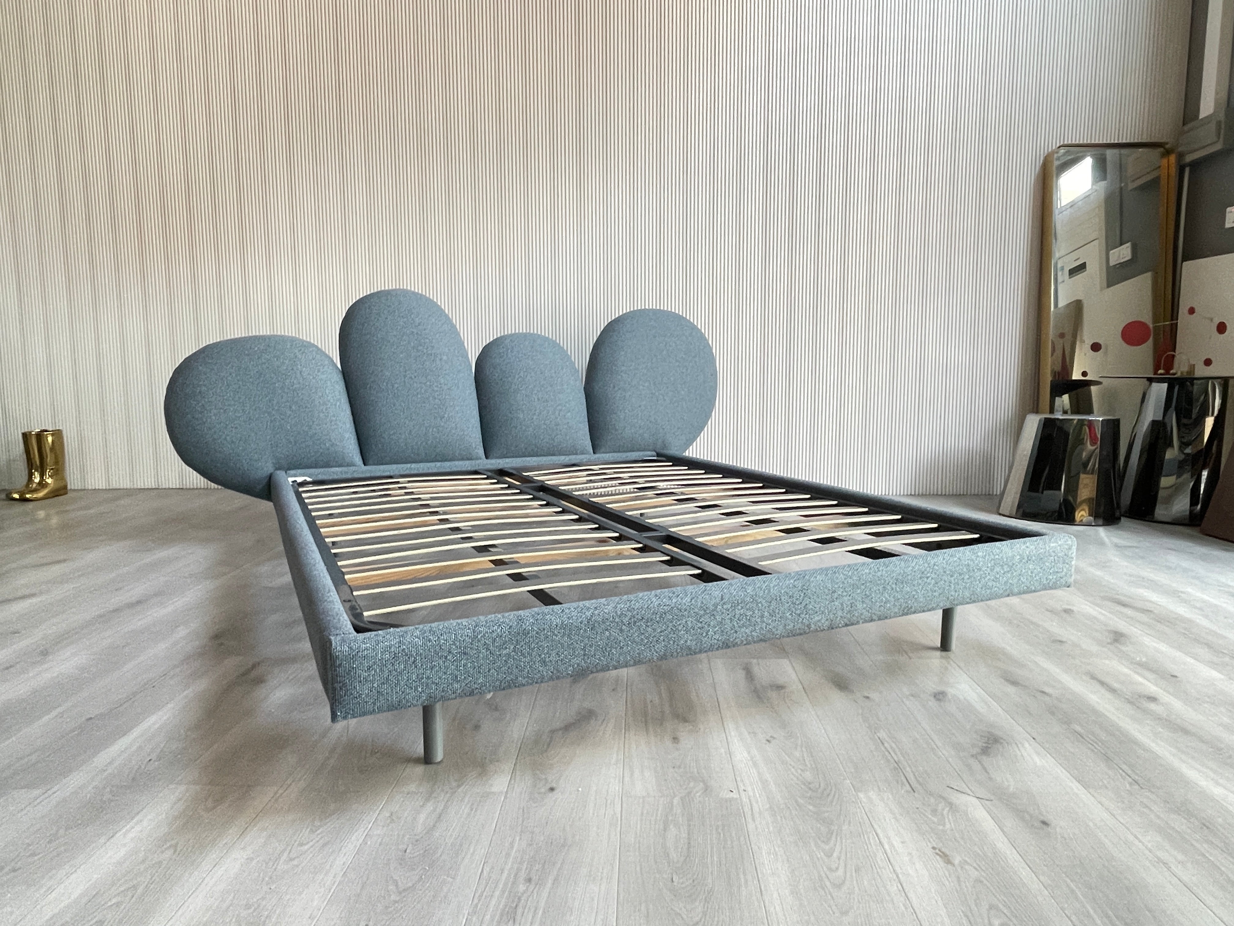 MB-032 Bed