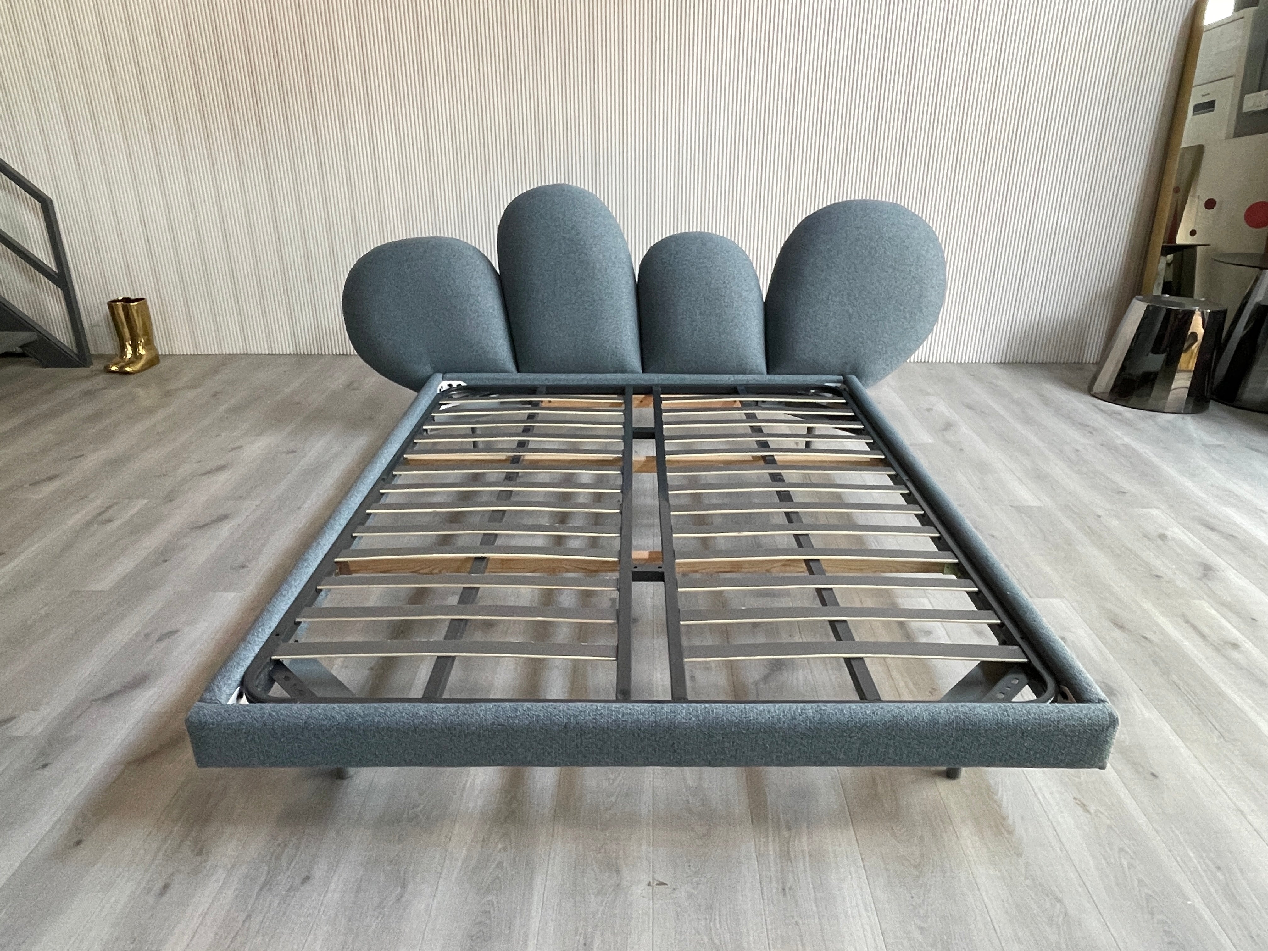 MB-032 Bed