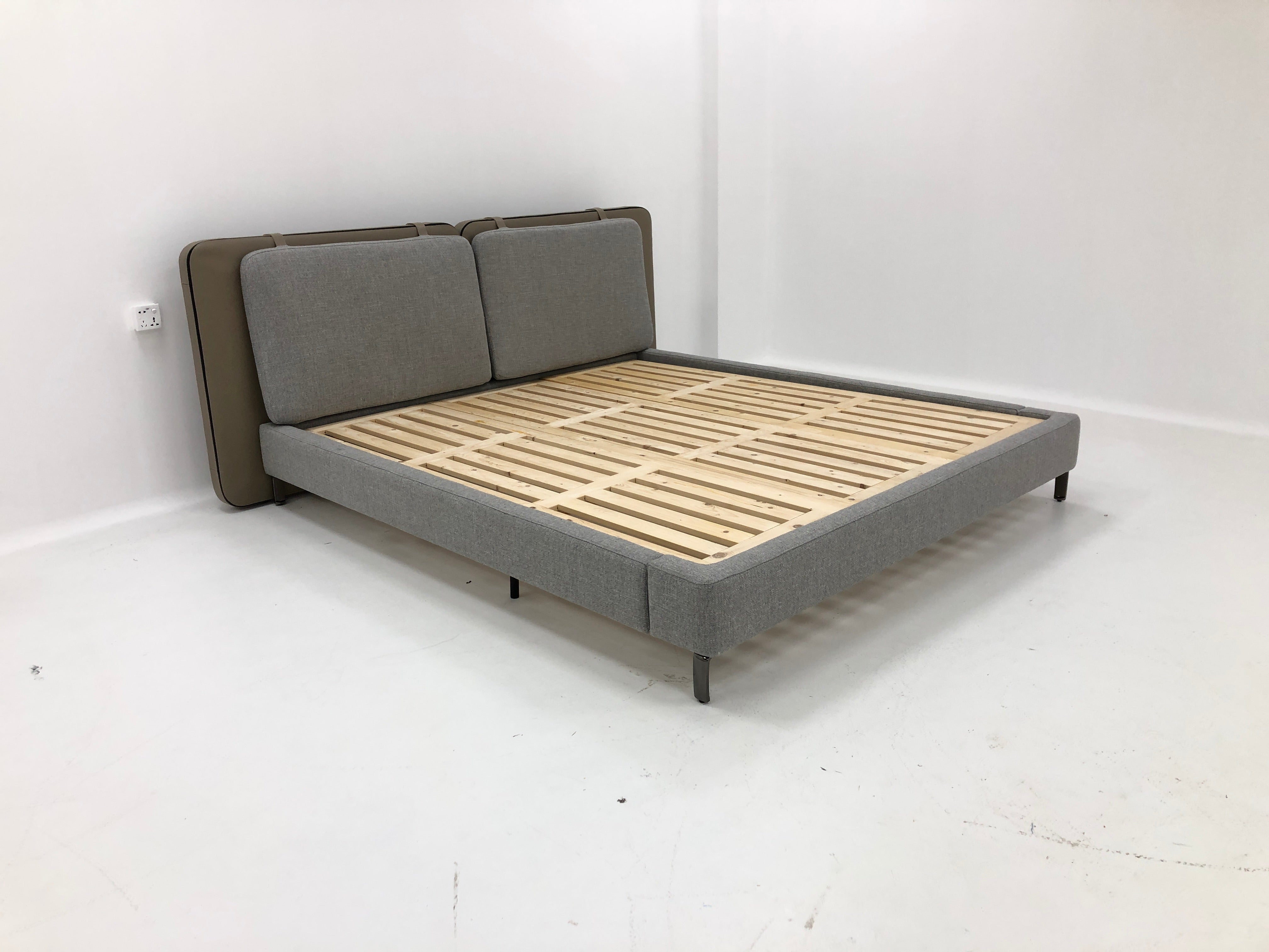 MB-049  Bed